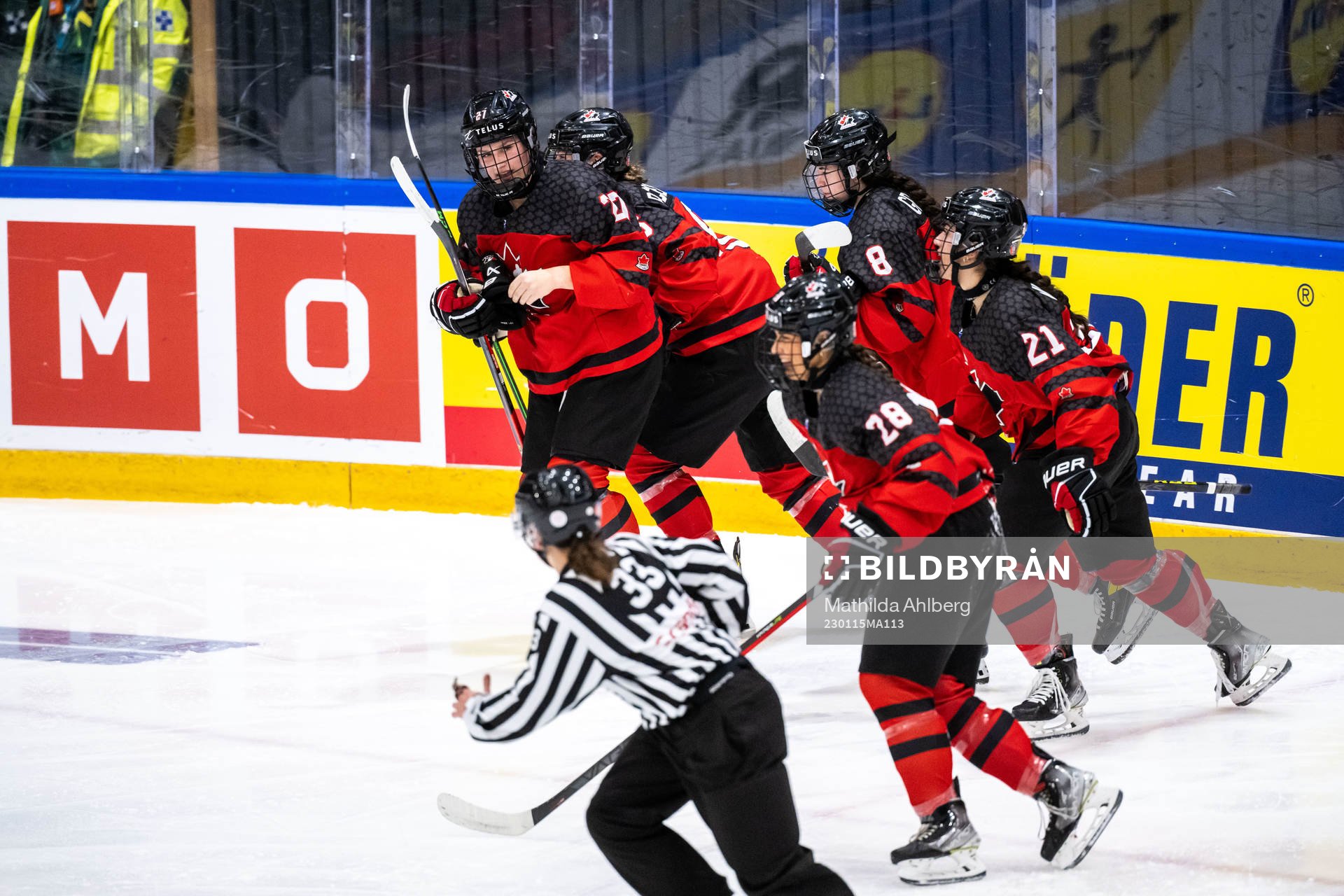 Players of Canada  celebrate 7-0