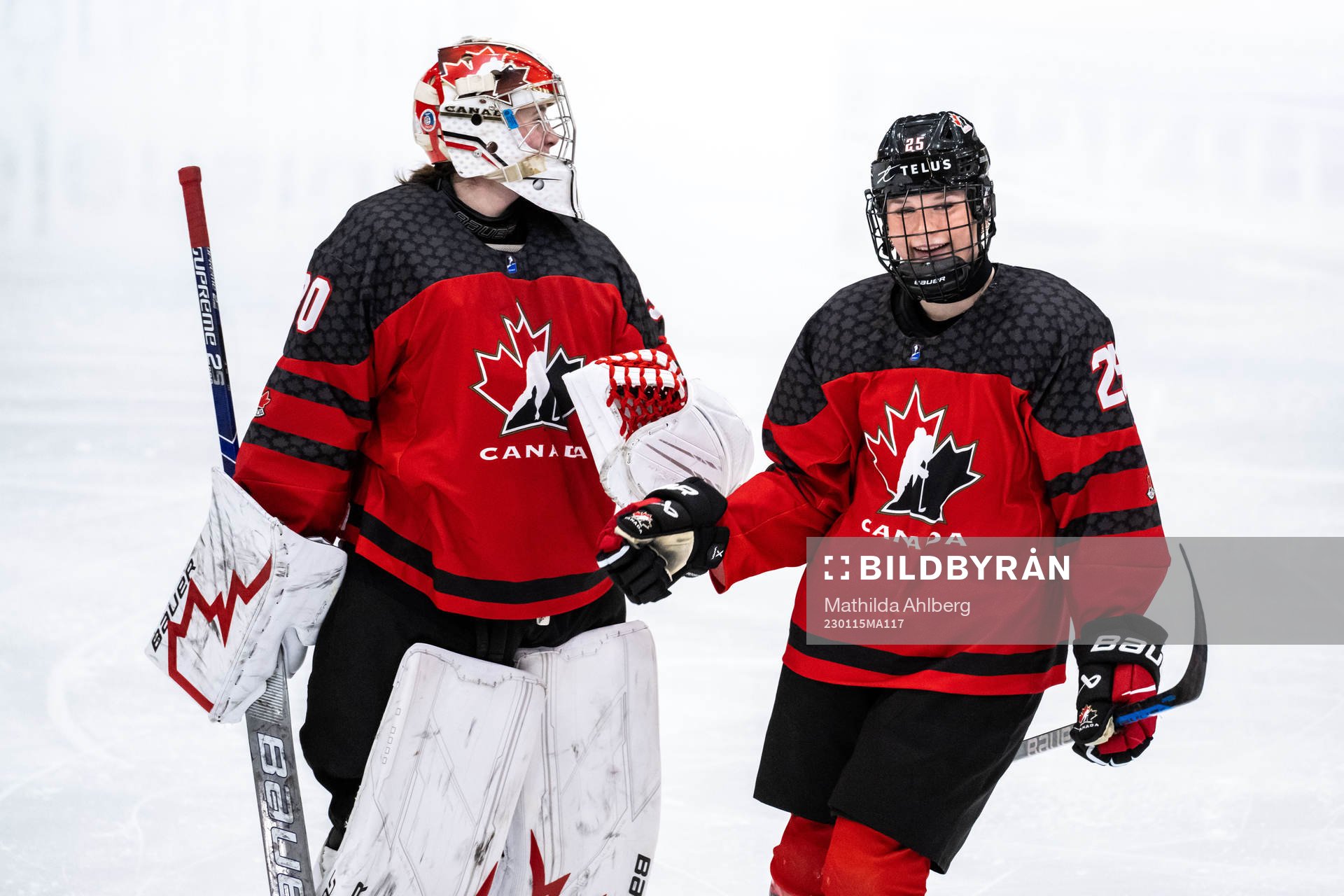 Goaltender Hannah Clarkand Gracie Graham celebrate