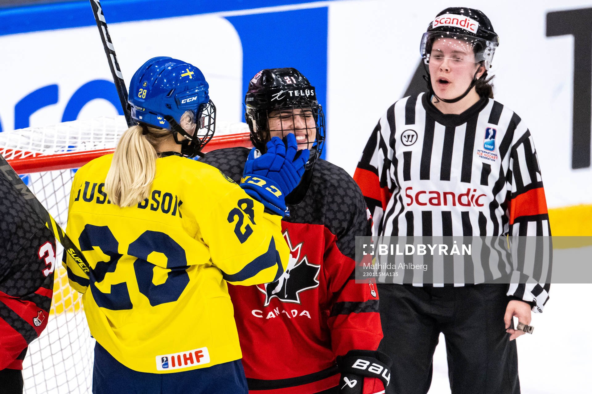 Moa Gustafsson of Sweden and Emma Venusio of Canada