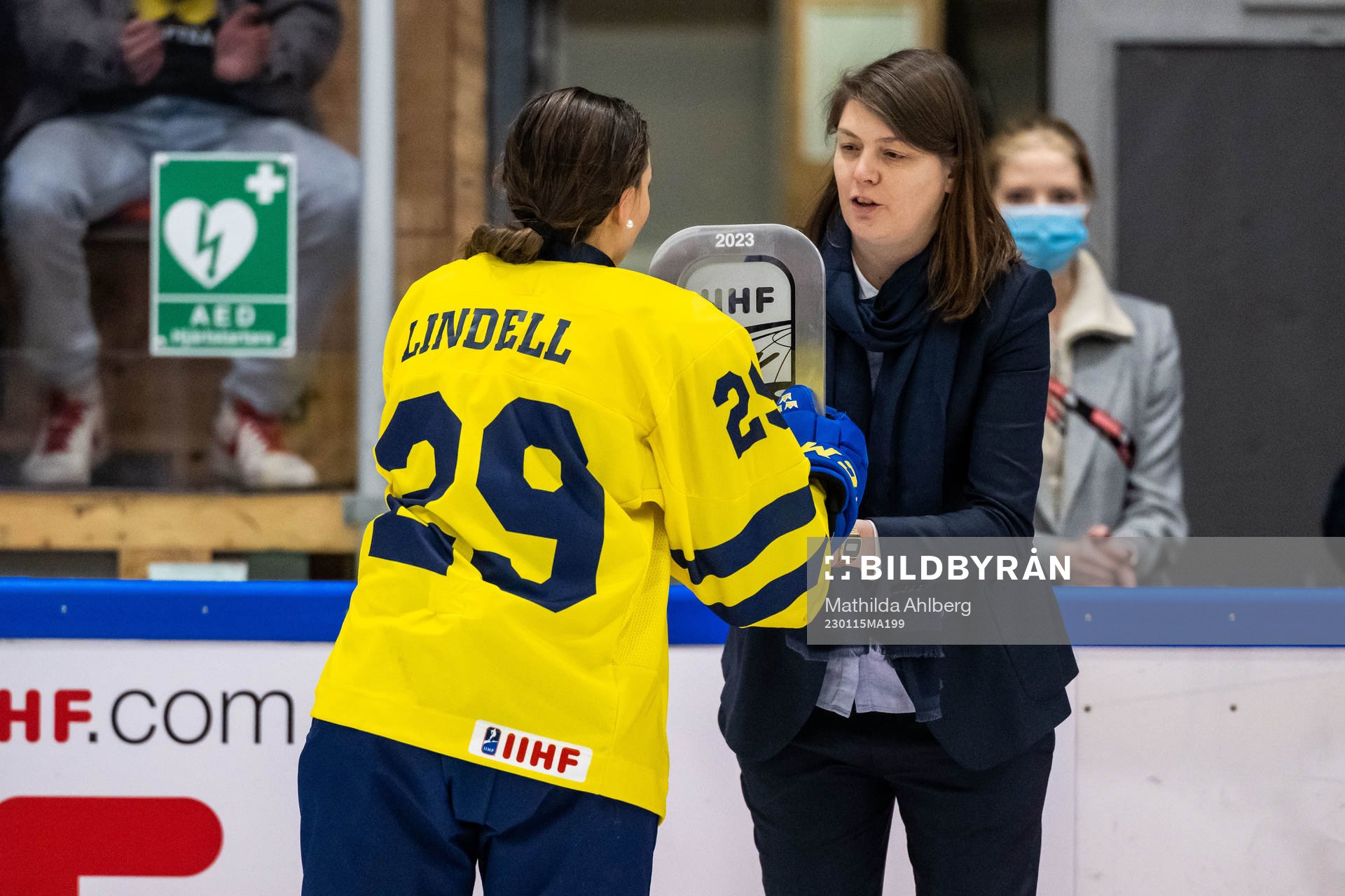 Stella Lindell of Sweden receives the award for second