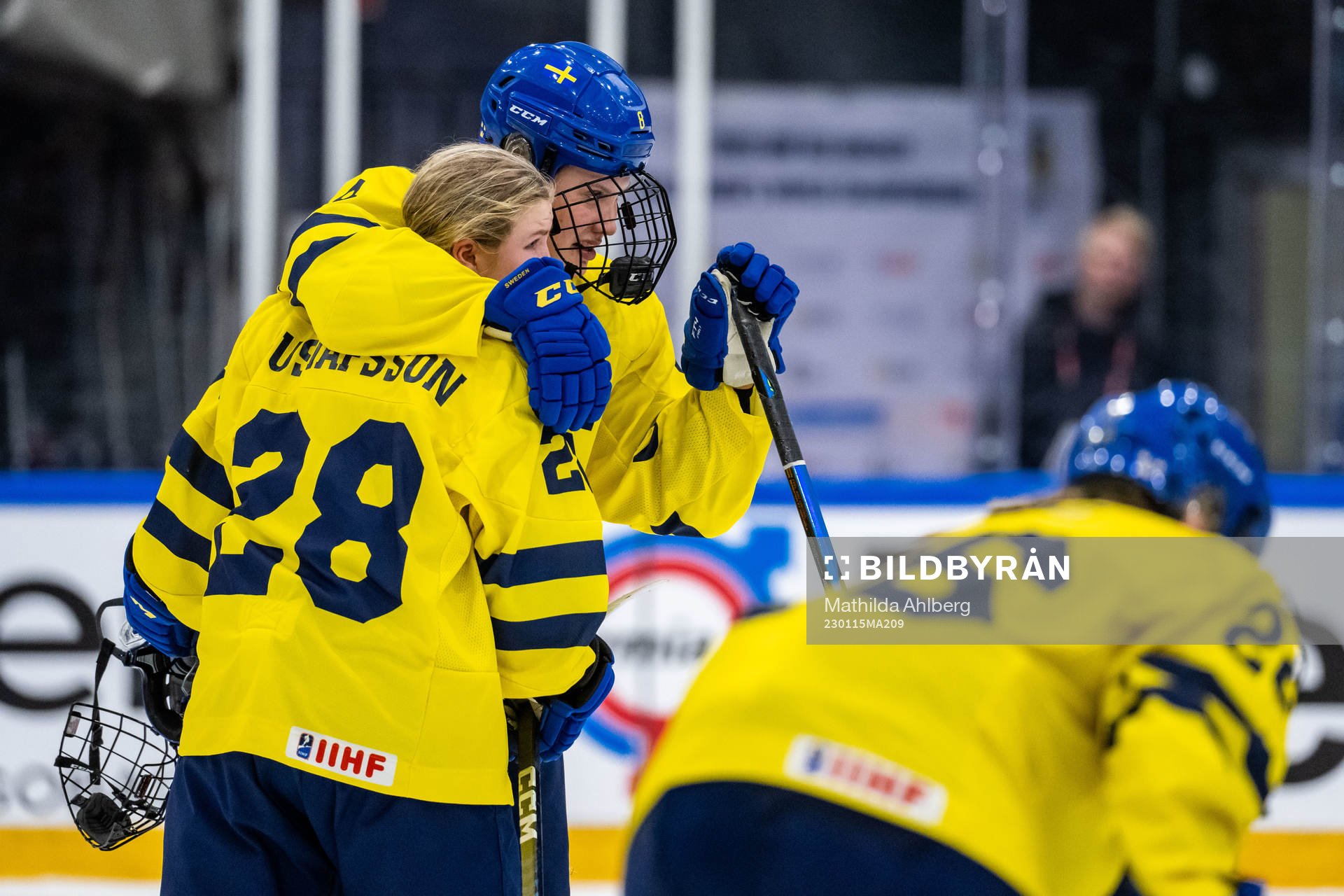 Moa Gustafsson and Jenna Raunio of Sweden looks dejected