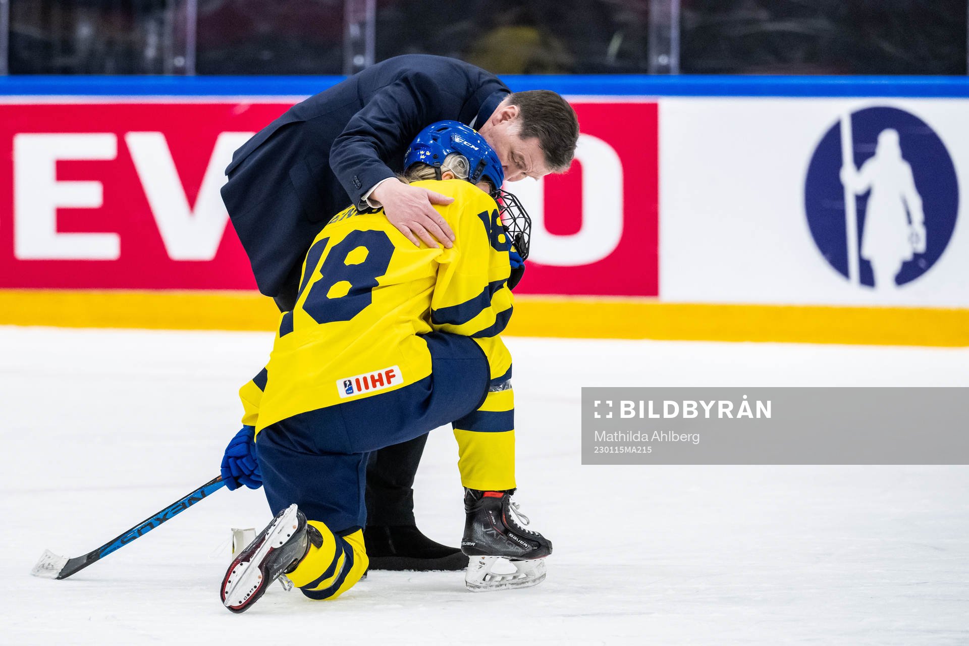 Team manager Hasse Edlund and Hilda Svensson of Sweden