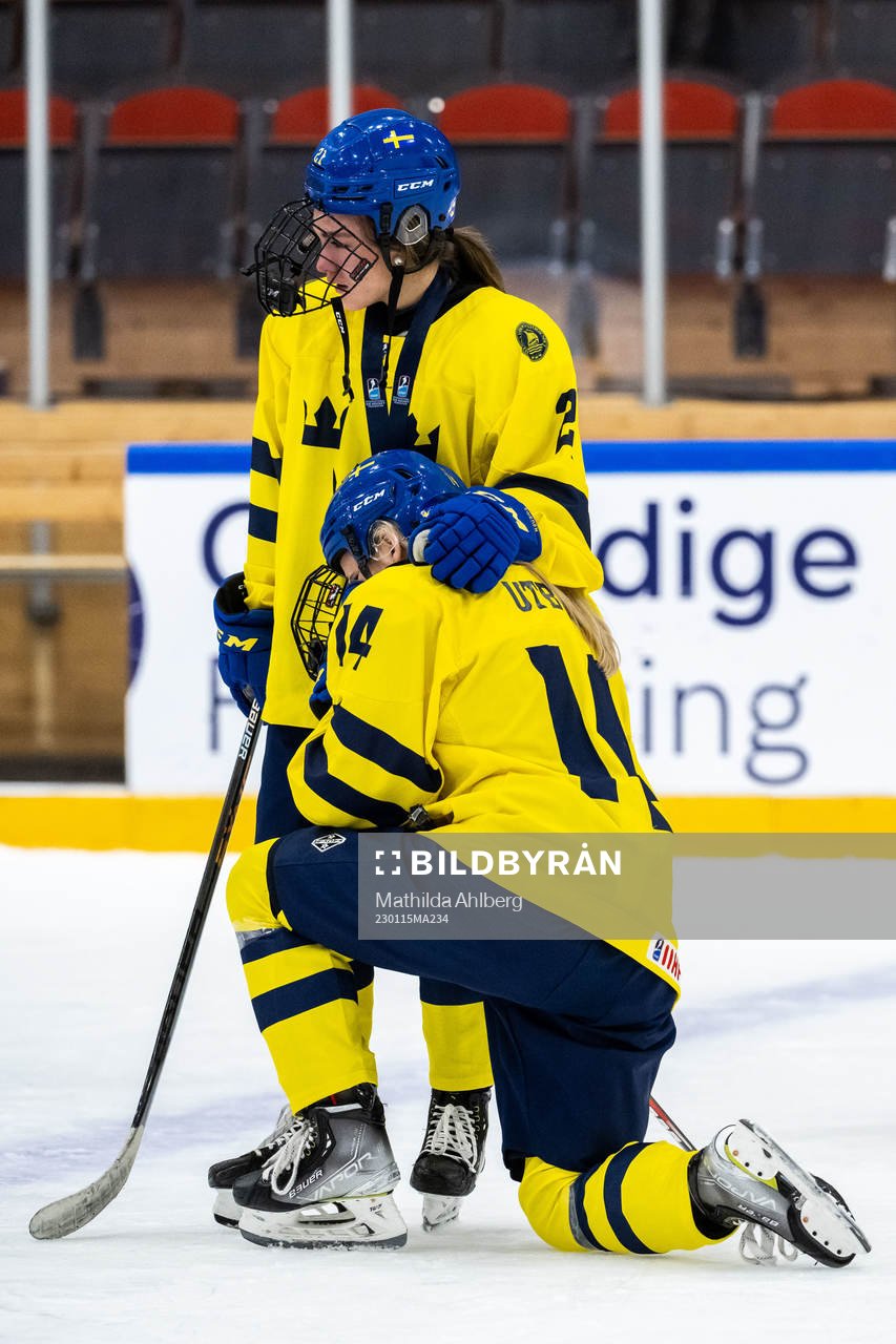 Emma Rehn and Tilde Utbult of Sweden looks dejected