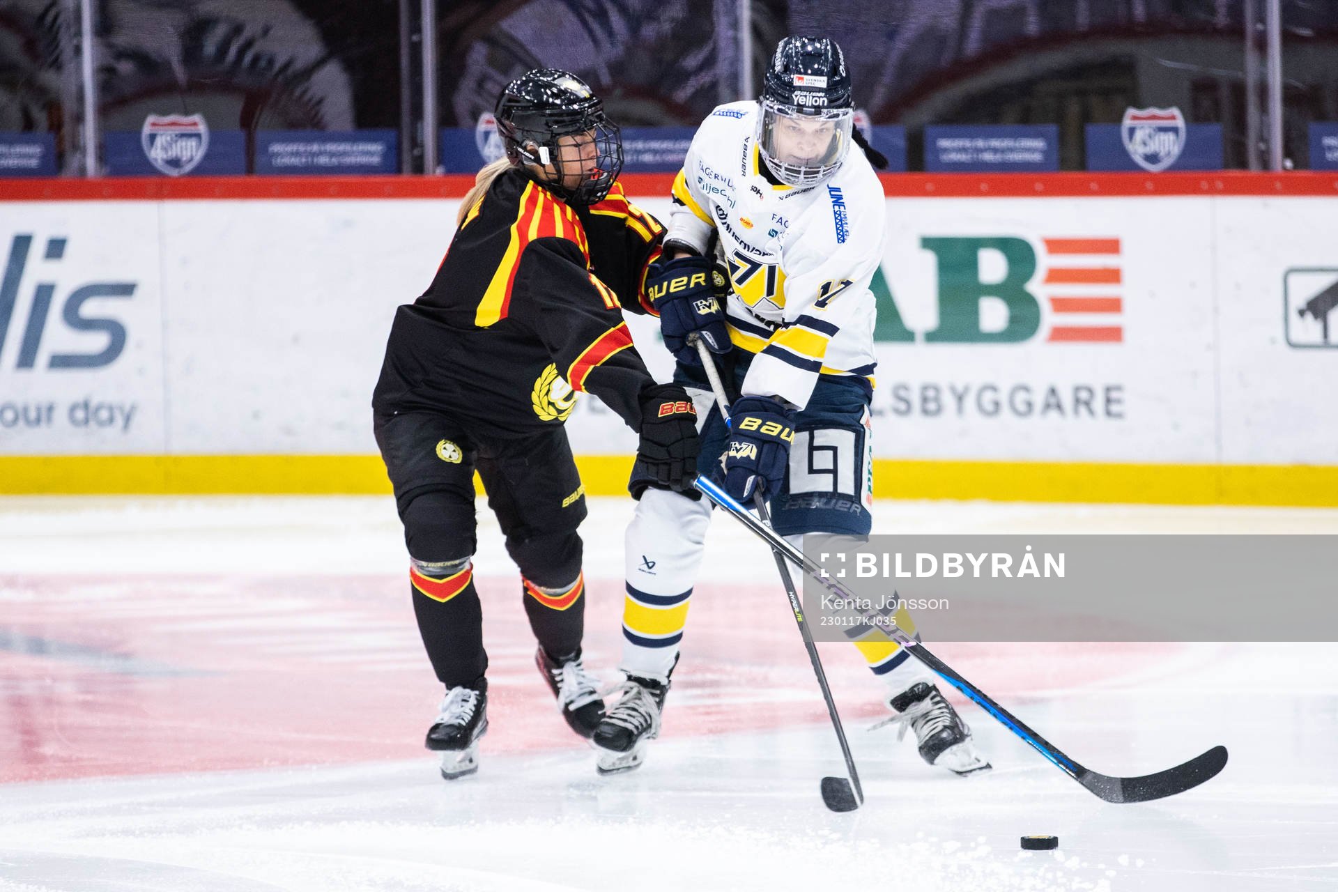 Brynäs Mina Waxin och HV71s Danielle Stone