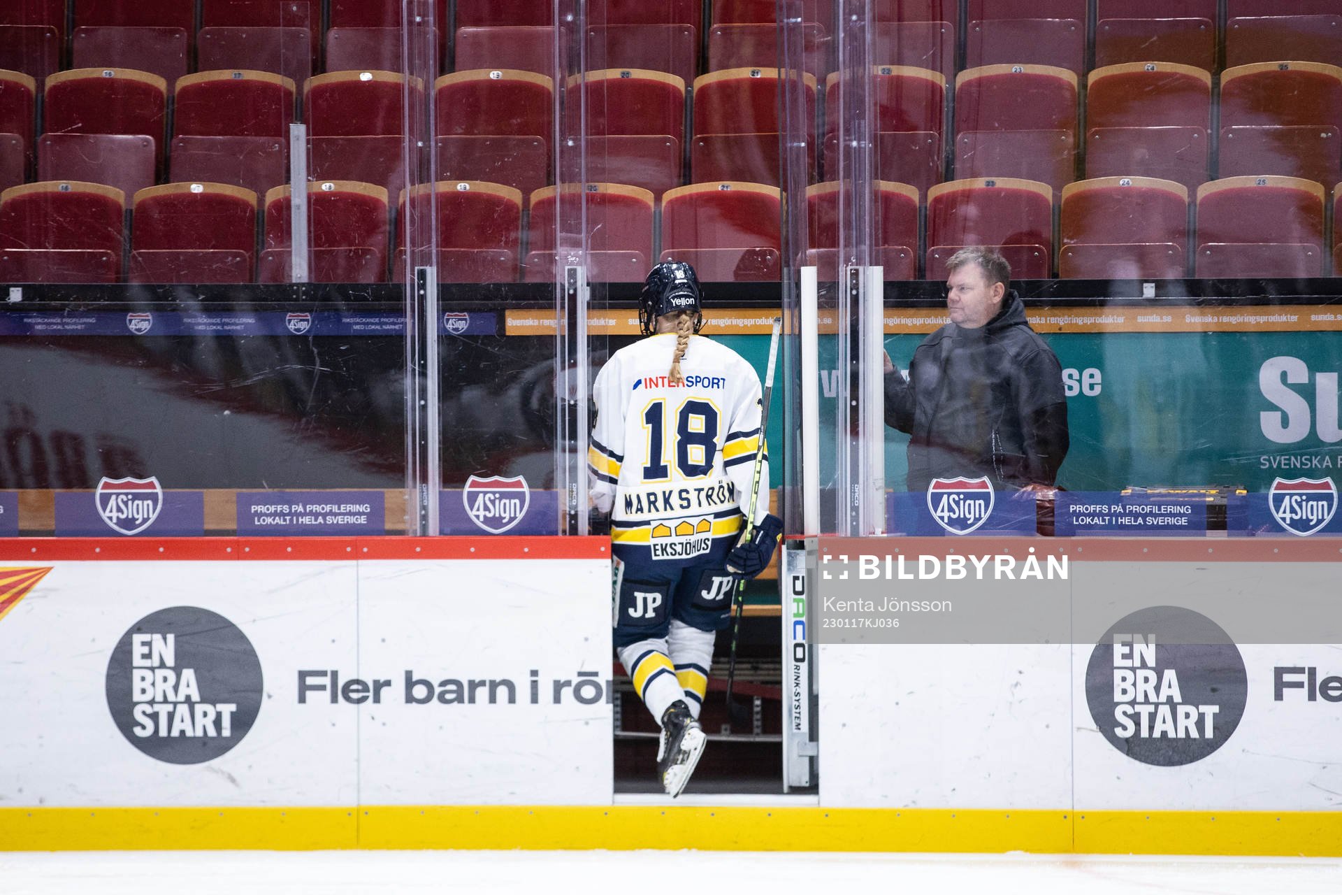 HV71s Mira Markström blir utvisad