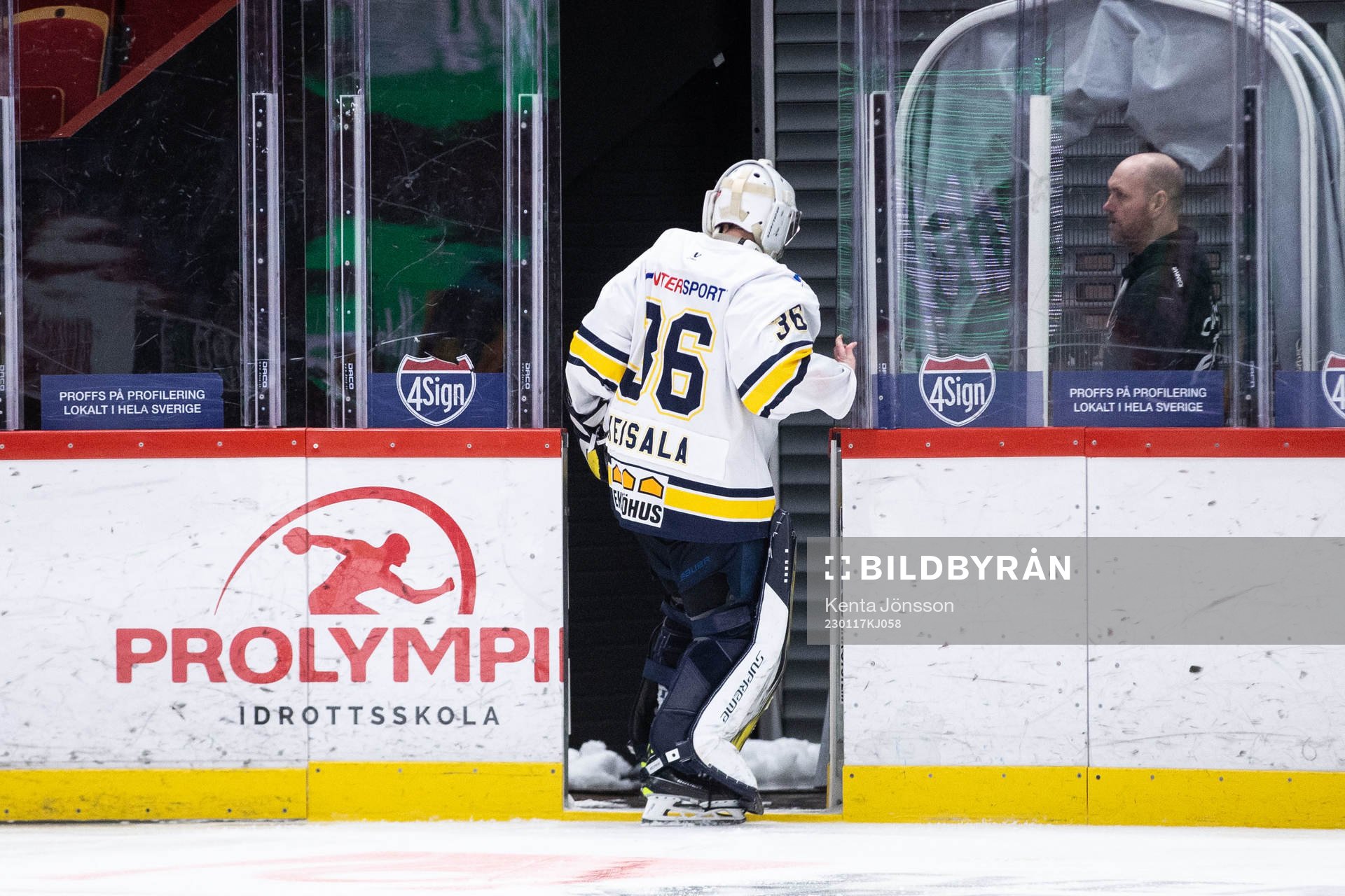 HV71s målvakt Anni Keisala lämnar isen