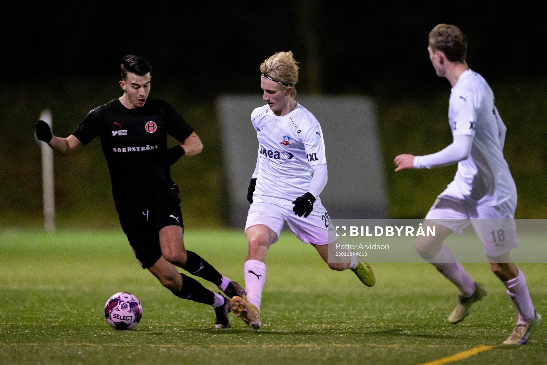 Hittarps Oliver Åkerman och Helsingborgs Teddy Bermudez