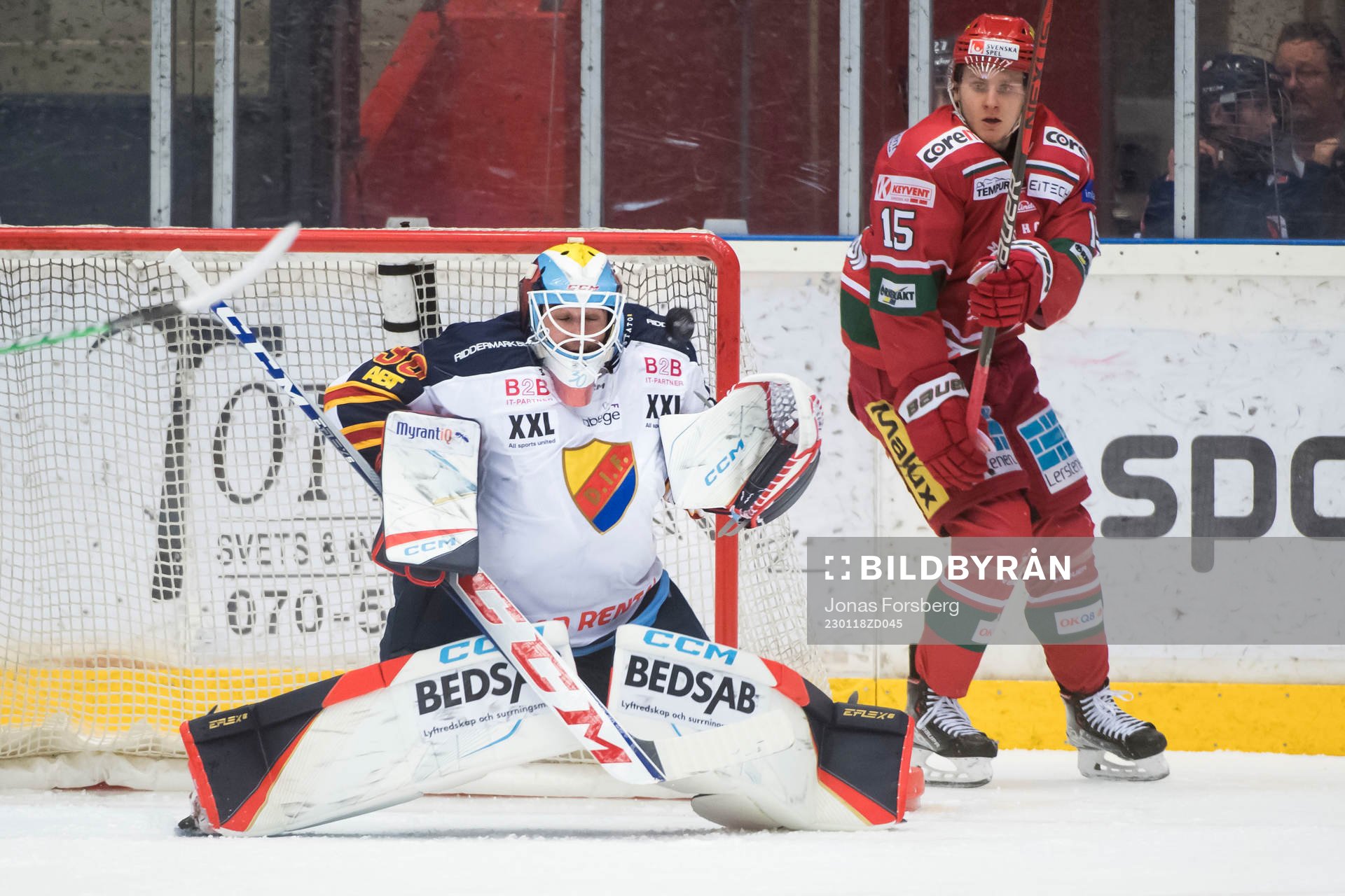 Djurgårdens målvakt Carl Lindbom och Modos Filip
