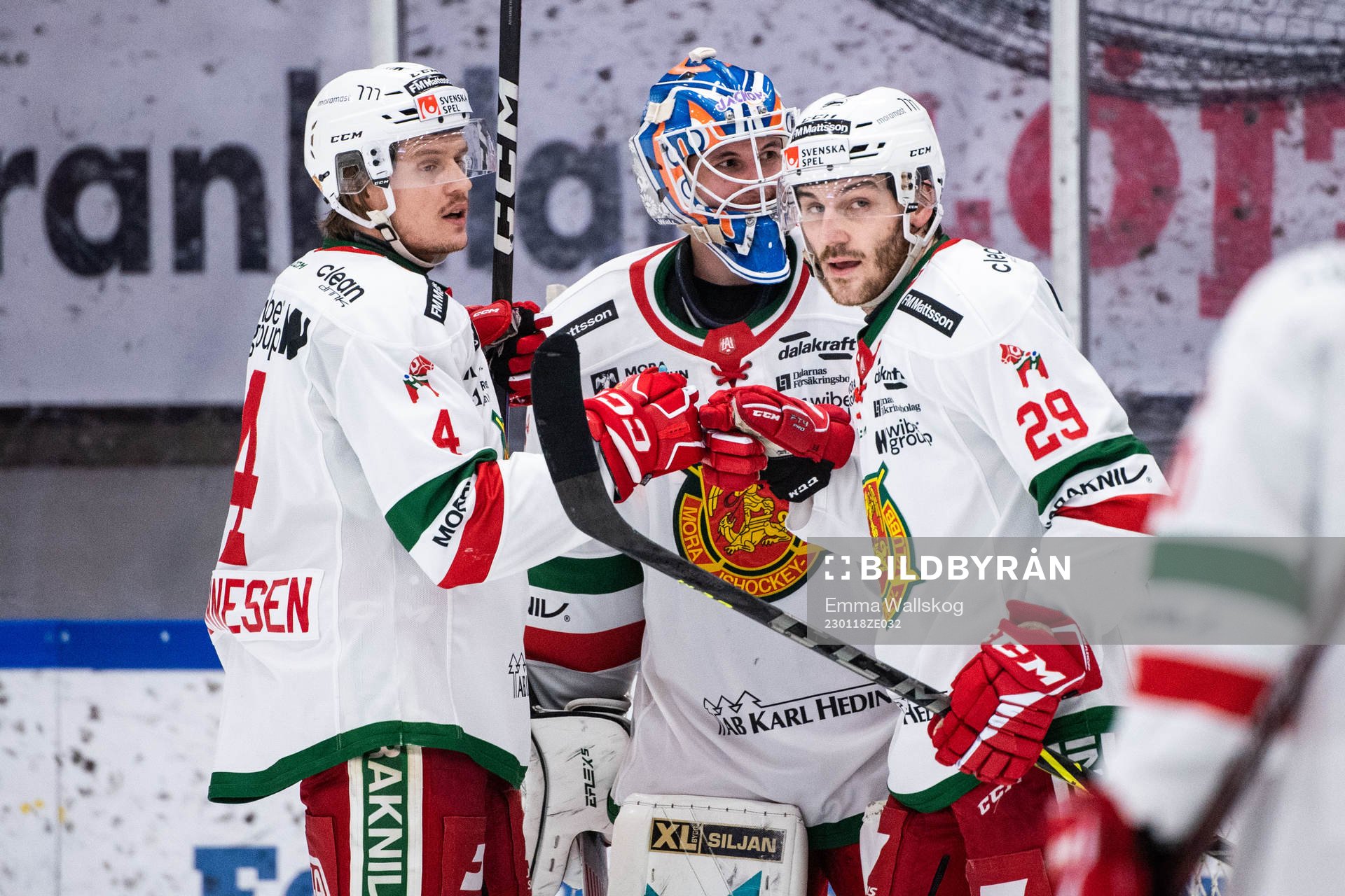 Moras Johannes Johannesen, målvakt Kari Piiroinen och