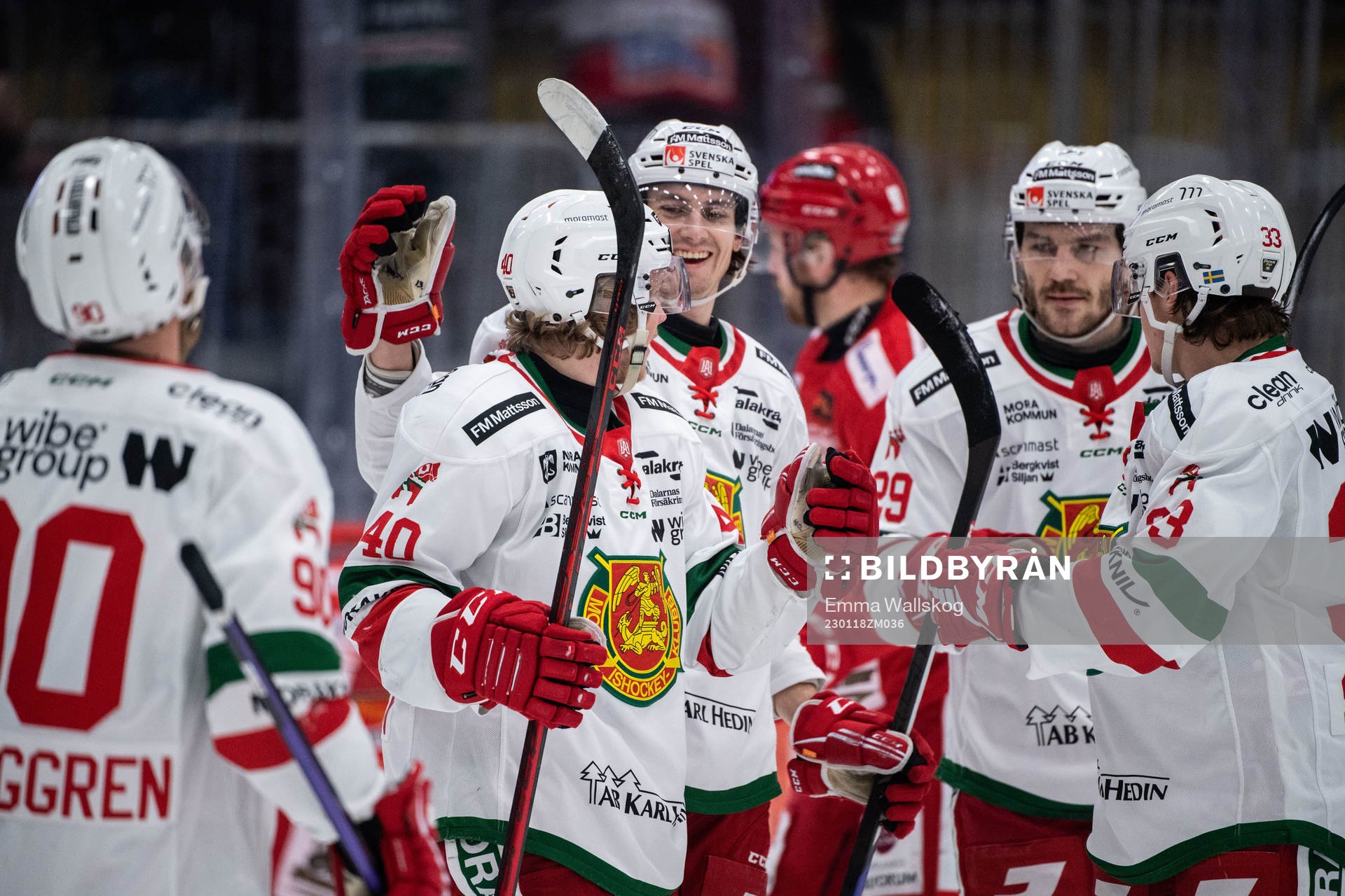 Moras Anton Heikkinen jublar med lagkamrater