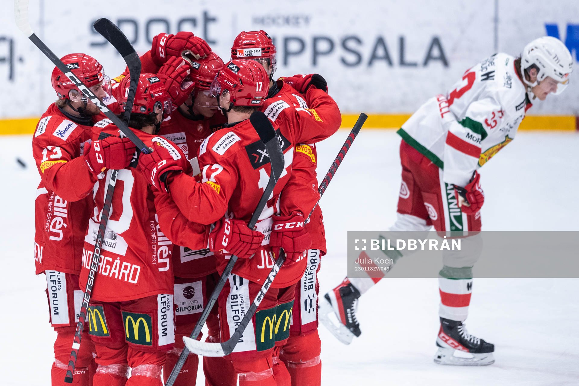Almtunas Jesper Norbäck jublar med lagkamrater
