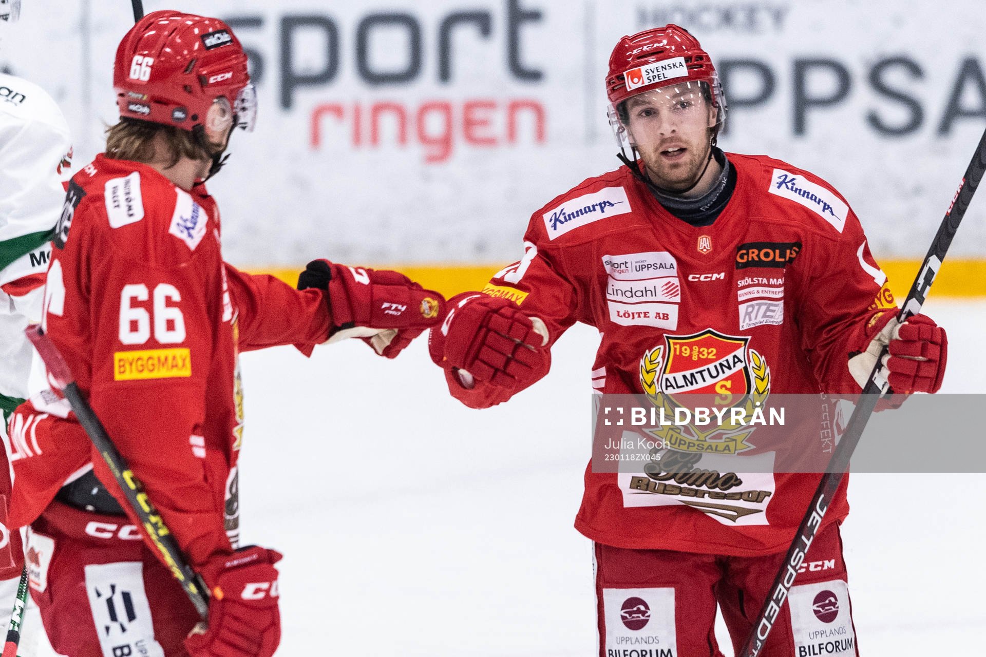 Almtunas Anton Klint och Oliver Östergren jublar