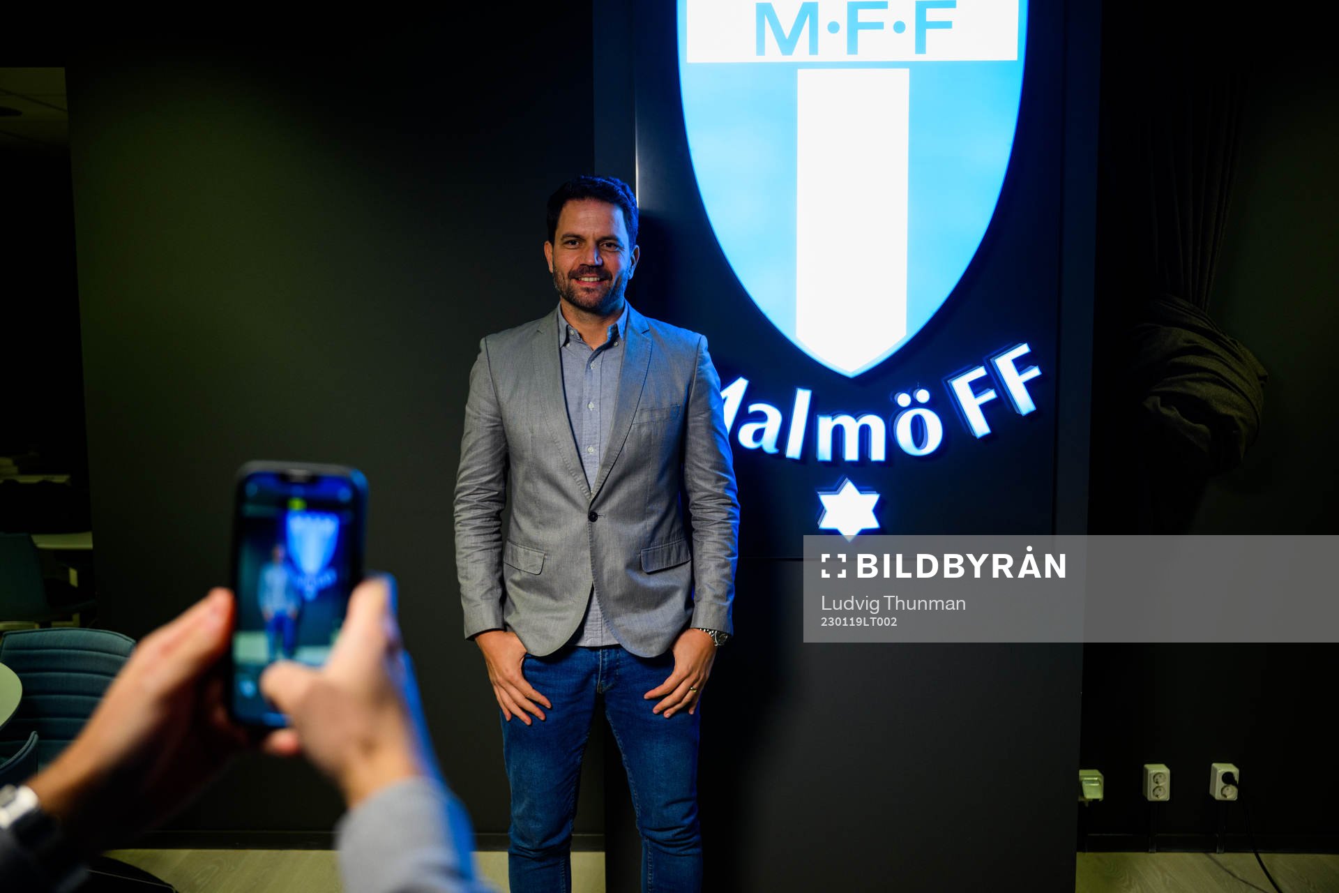 Agent Luiz Antonio Gaino Junior poserar för ett porträtt under en fotografering med Malmö FF den 19 januari 2023 i Malmö.