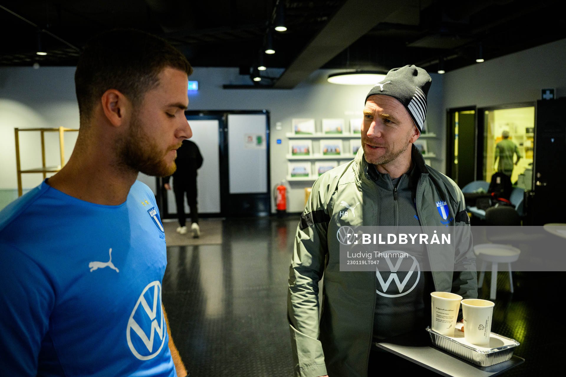 Gabriel Busanello poserar för ett porträtt under en fotografering med Malmö FF den 19 januari 2023 i Malmö. 