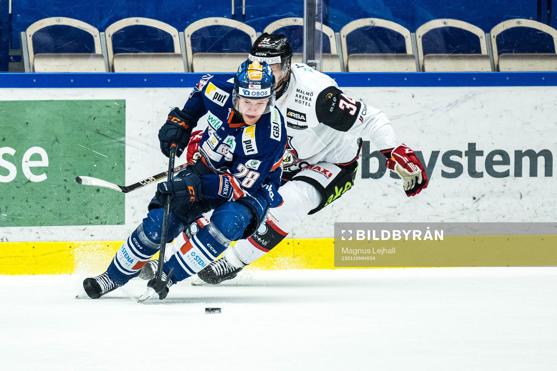 Växjös Hugo Gustafsson och Malmö Redhawks Carl Söderberg