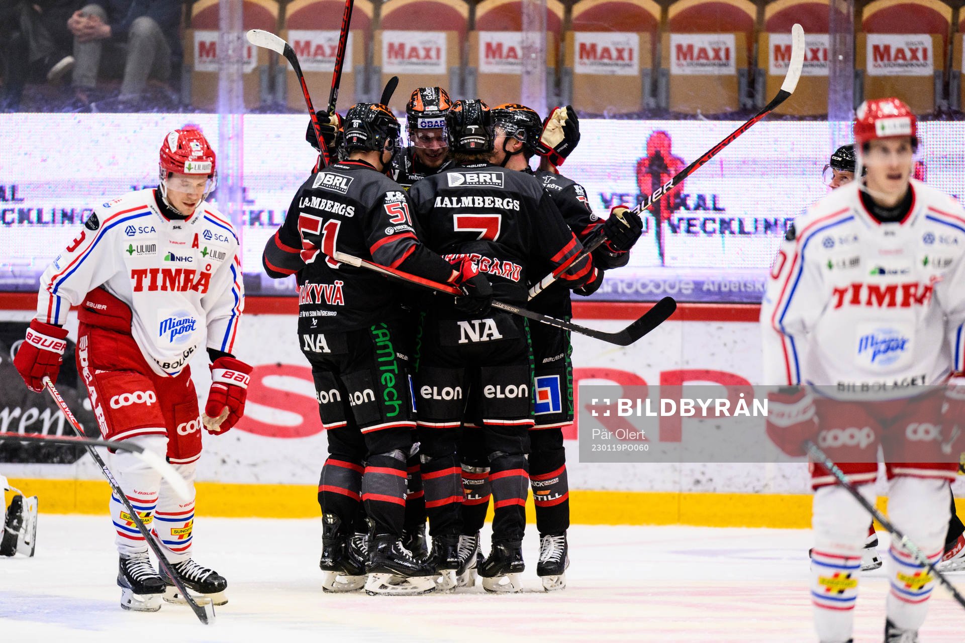 Örebros Marcus Hardegård jublar med lagkamrater