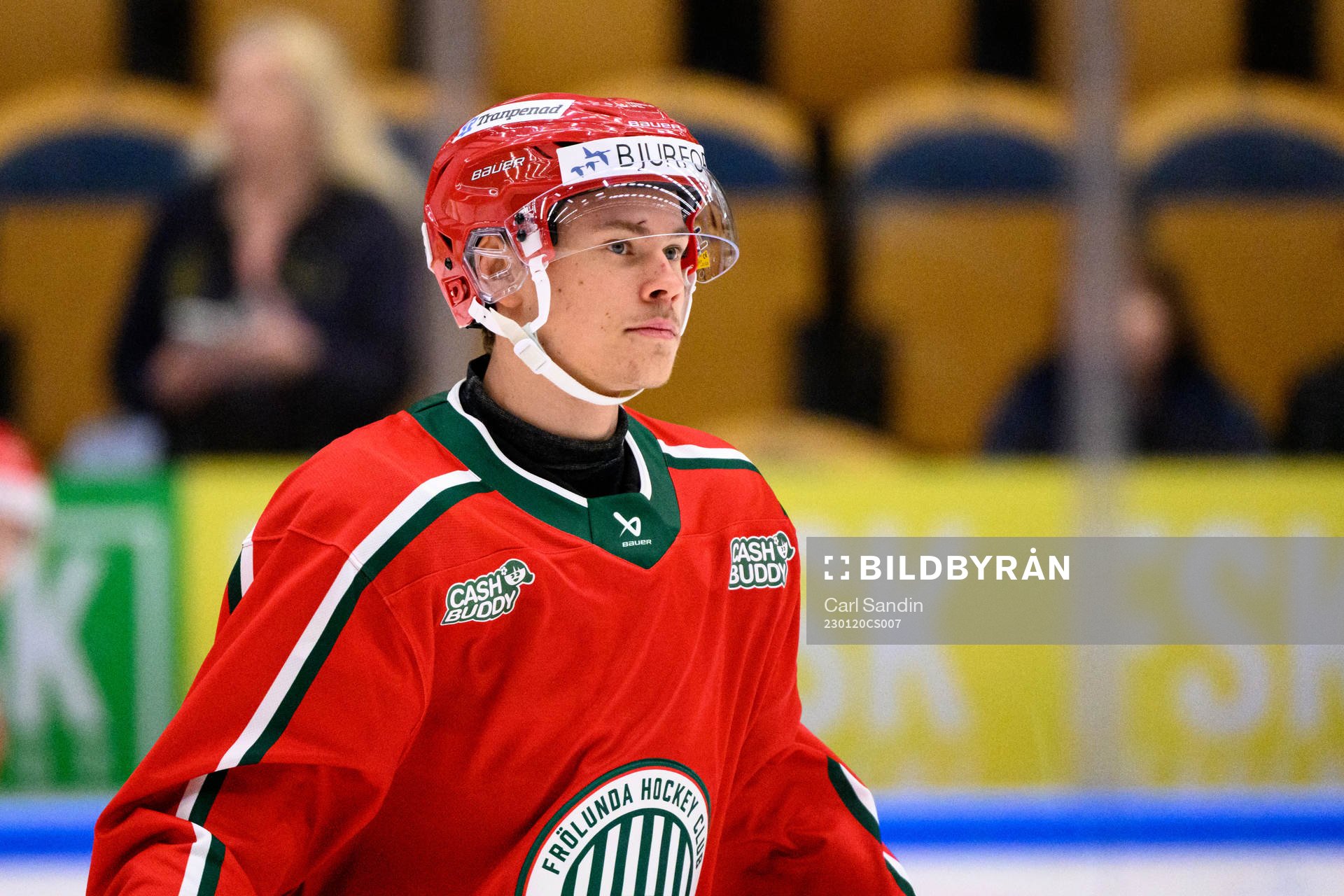 Frölundas Albin Sundin innan ishockeymatchen i SHL mellan