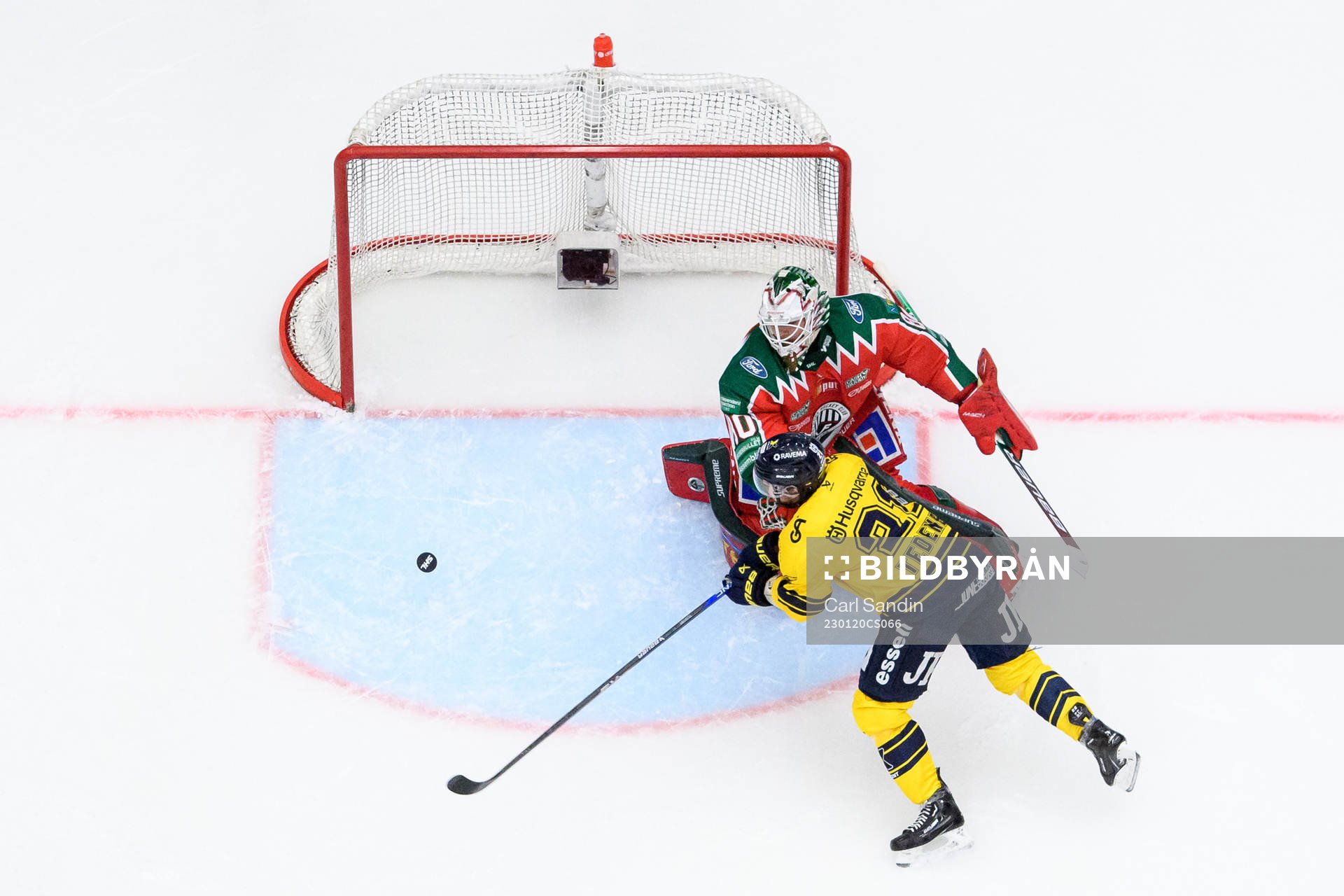 HV71s Mattias Tedenby gör 3-1 bakom Frölundas målvakt