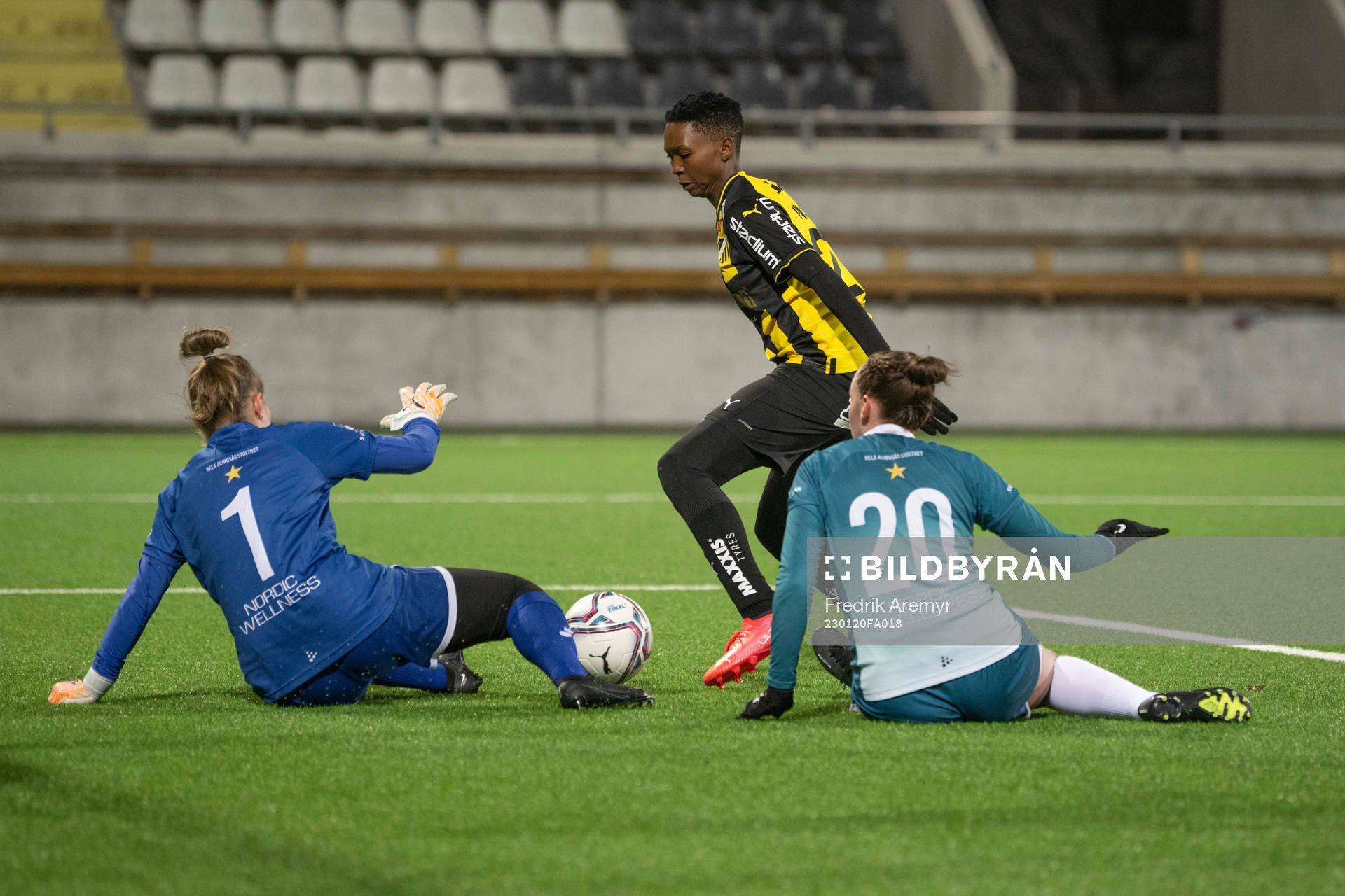 Alingsås Målvakt Rebecka Riestola, Häckens Aisha Masaka