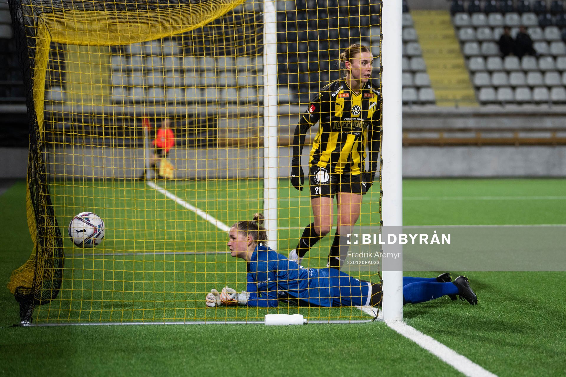 Alingsås Målvakt Rebecka Riestola deppar