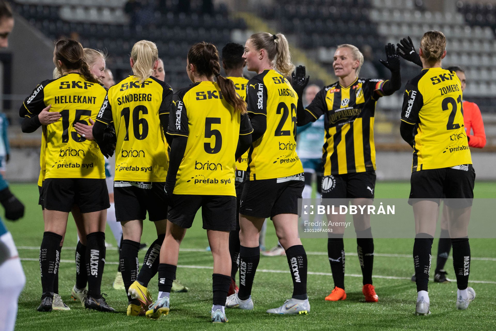 Häckens spelare jublar