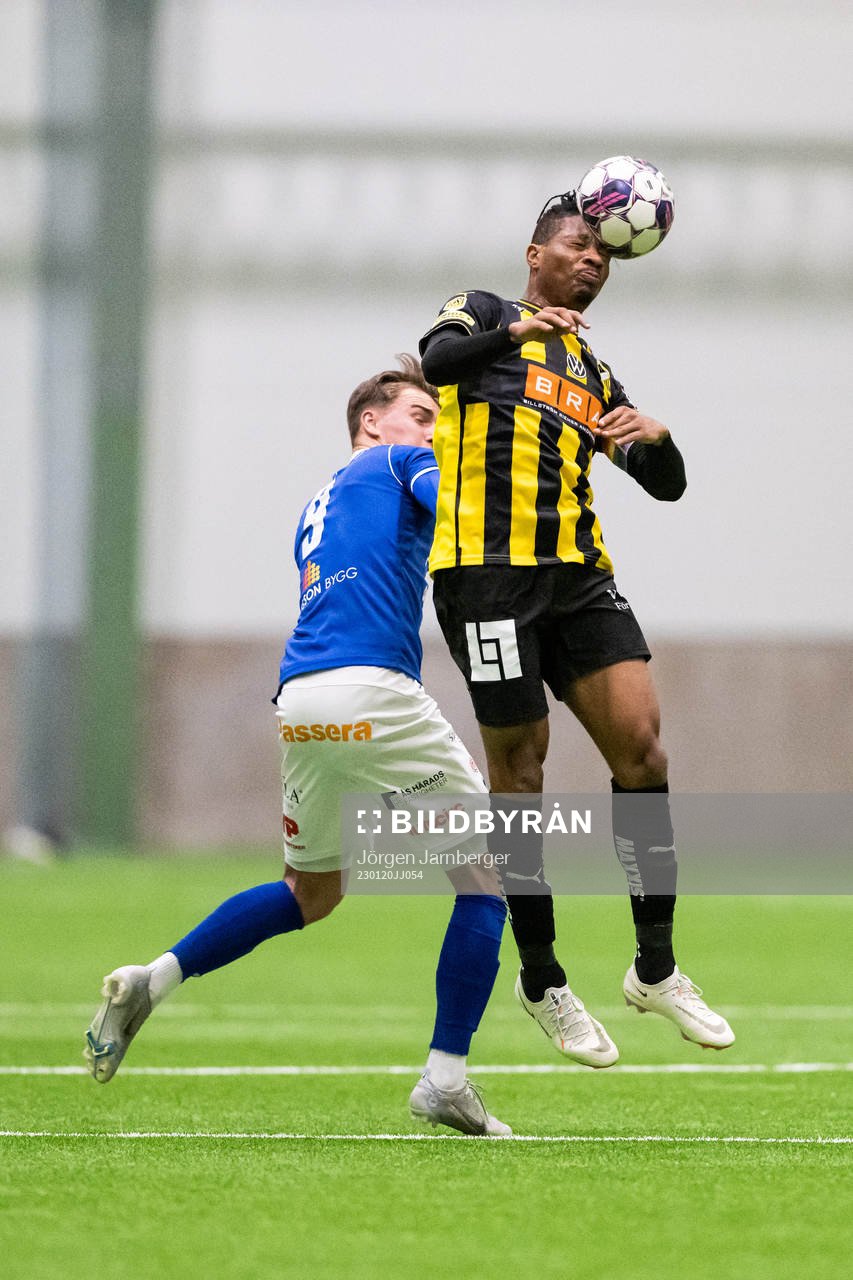 Norrbys Oscar Gustafsson och Häckens Franklin Tebo
