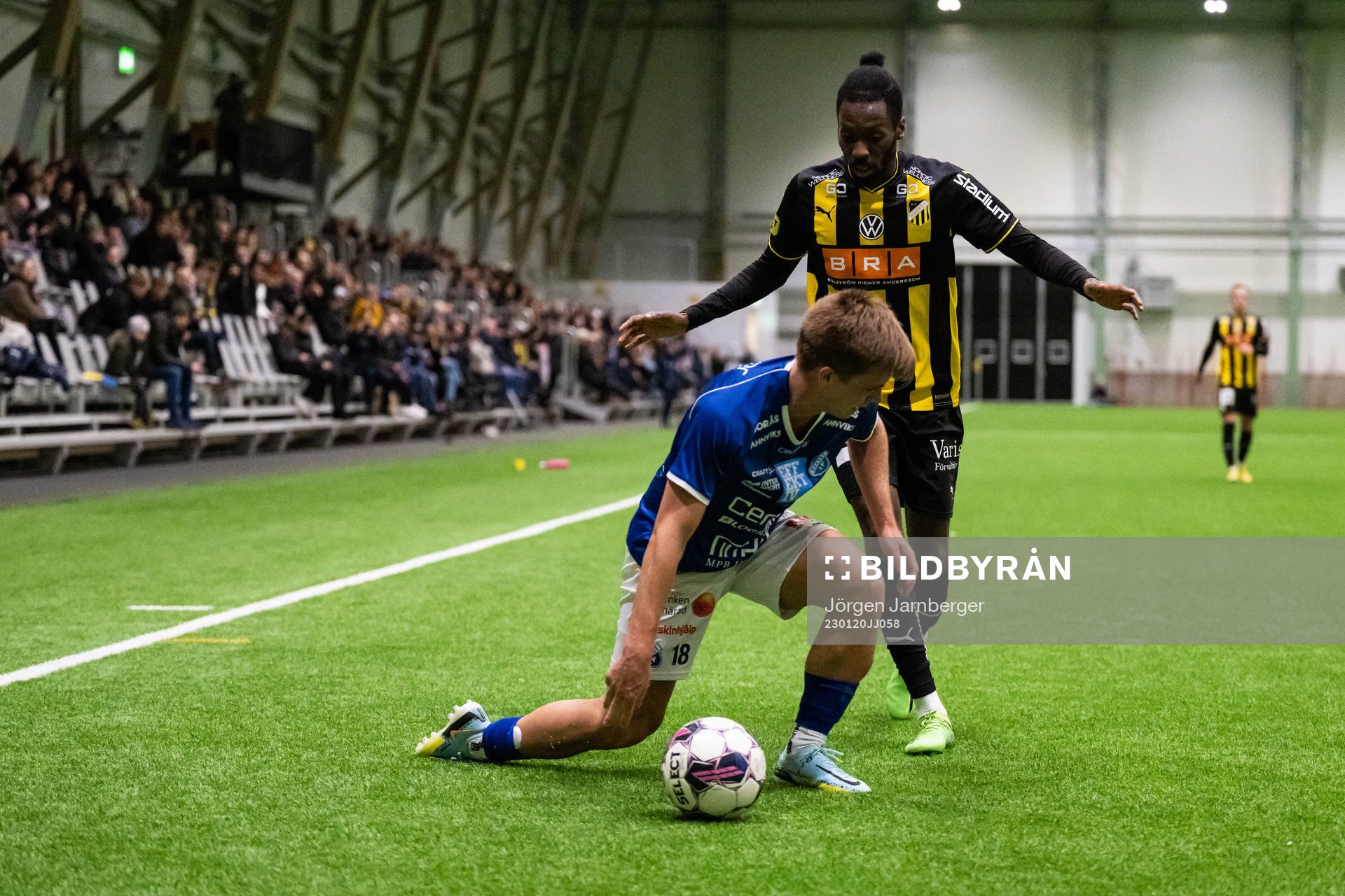 Häckens Blair Turgott och Norrbys Jakob Andersson under