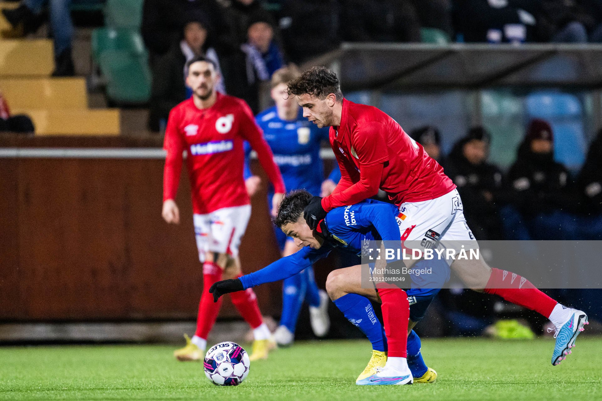 IFK Göteborgs Hussein Carneil och Degerfors Justin Salmon