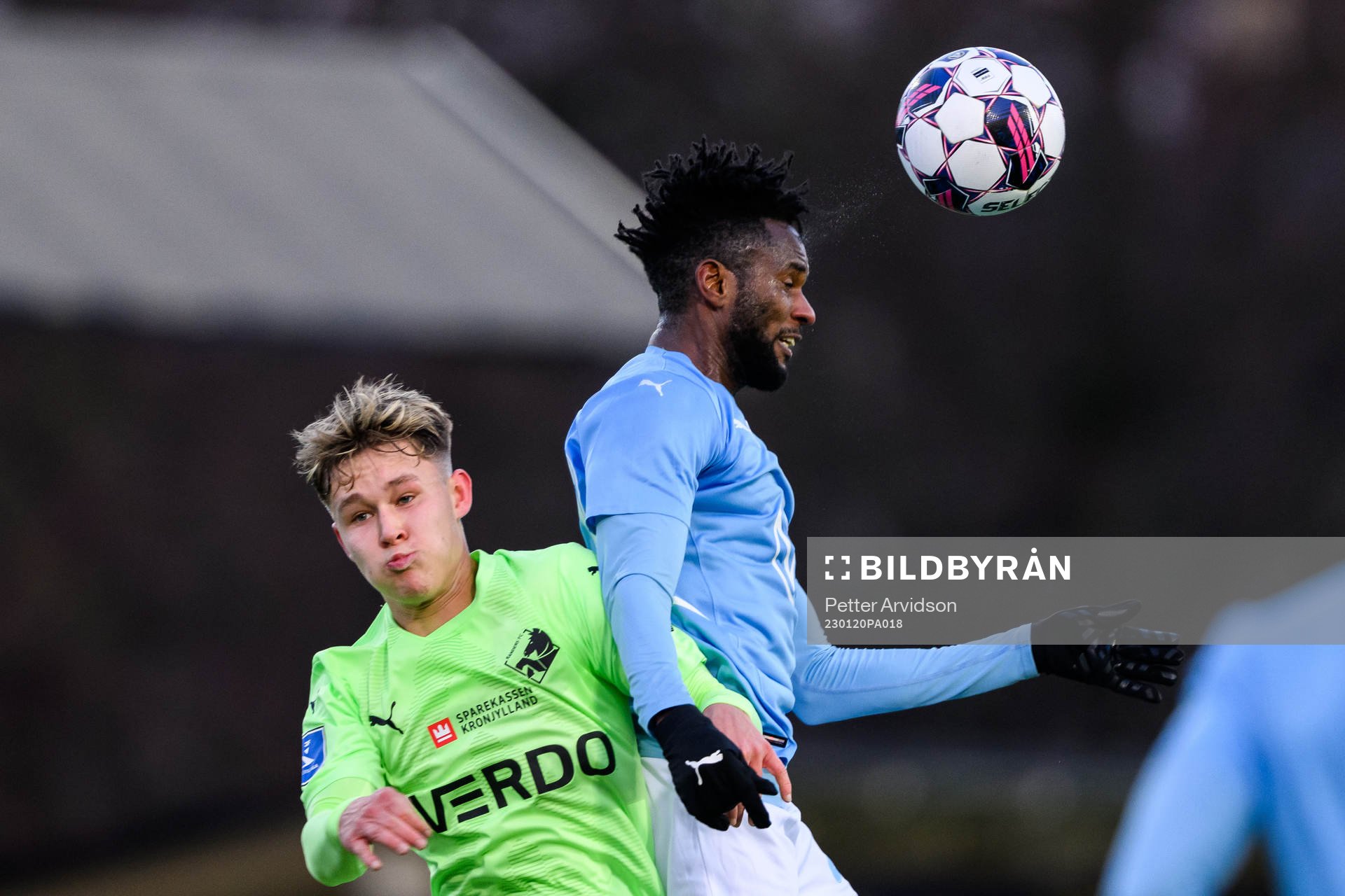 Randers Mads Enggård och Malmö FFs Malik Abubakari
