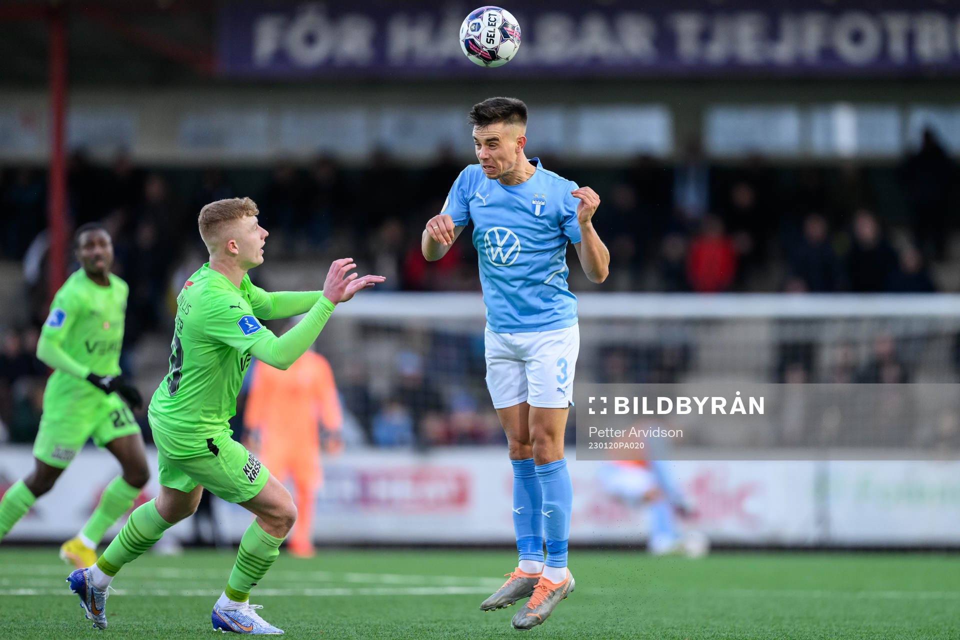 Malmö FFs Jonas Knudsen och Randers Tobias Klysner