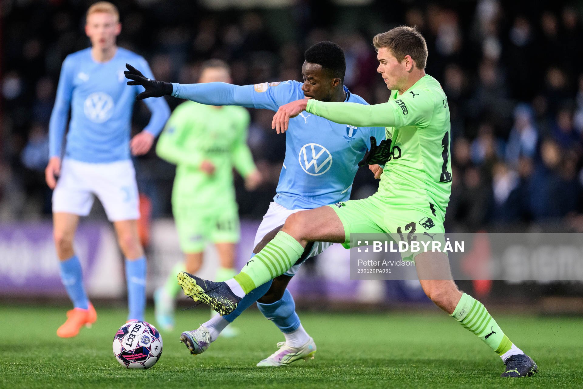 Malmö FFs Malik Abubakari och Randers Mikkel Pedersen