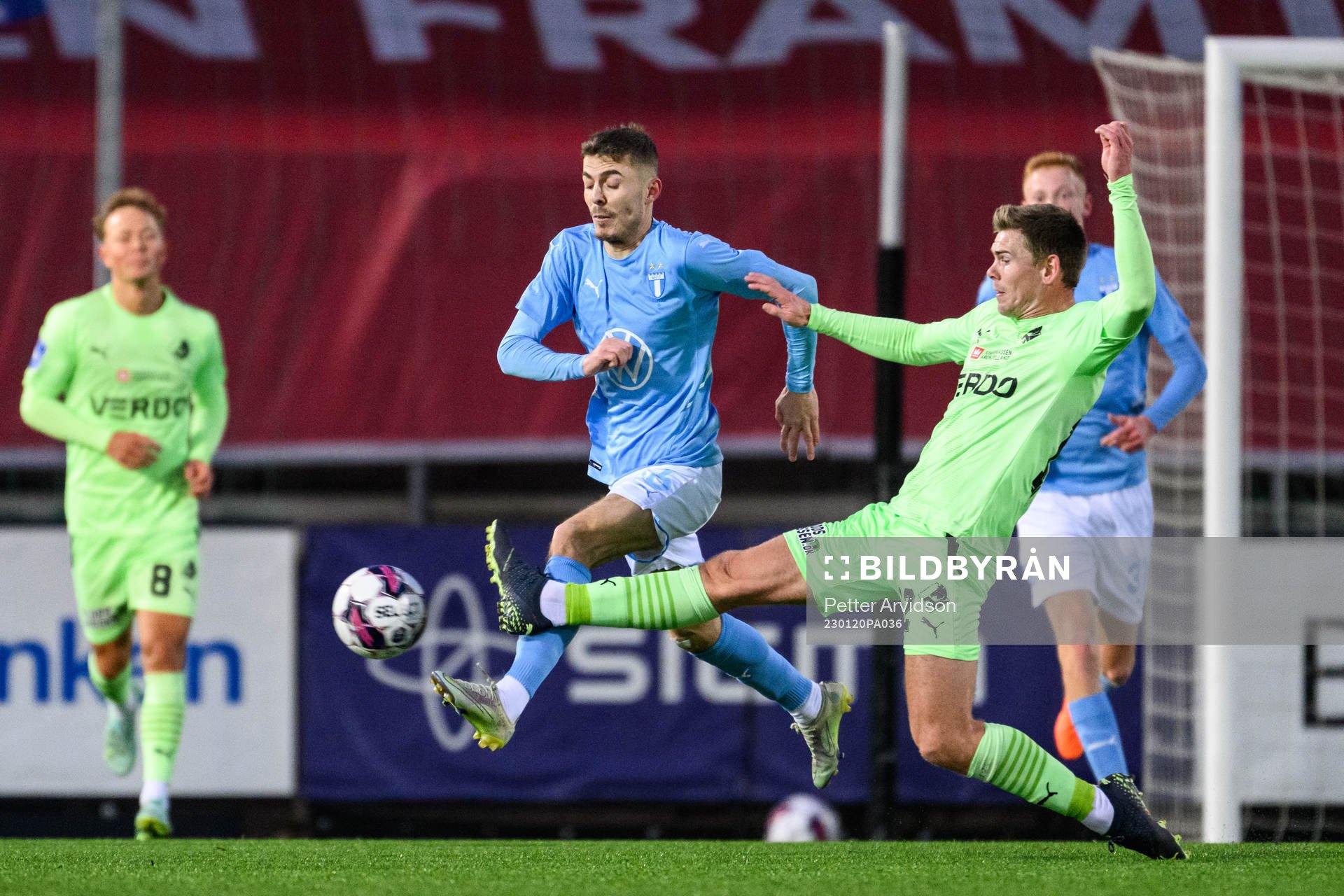 Malmö FFs Patriot Sejdiu och Randers Simon Jensen