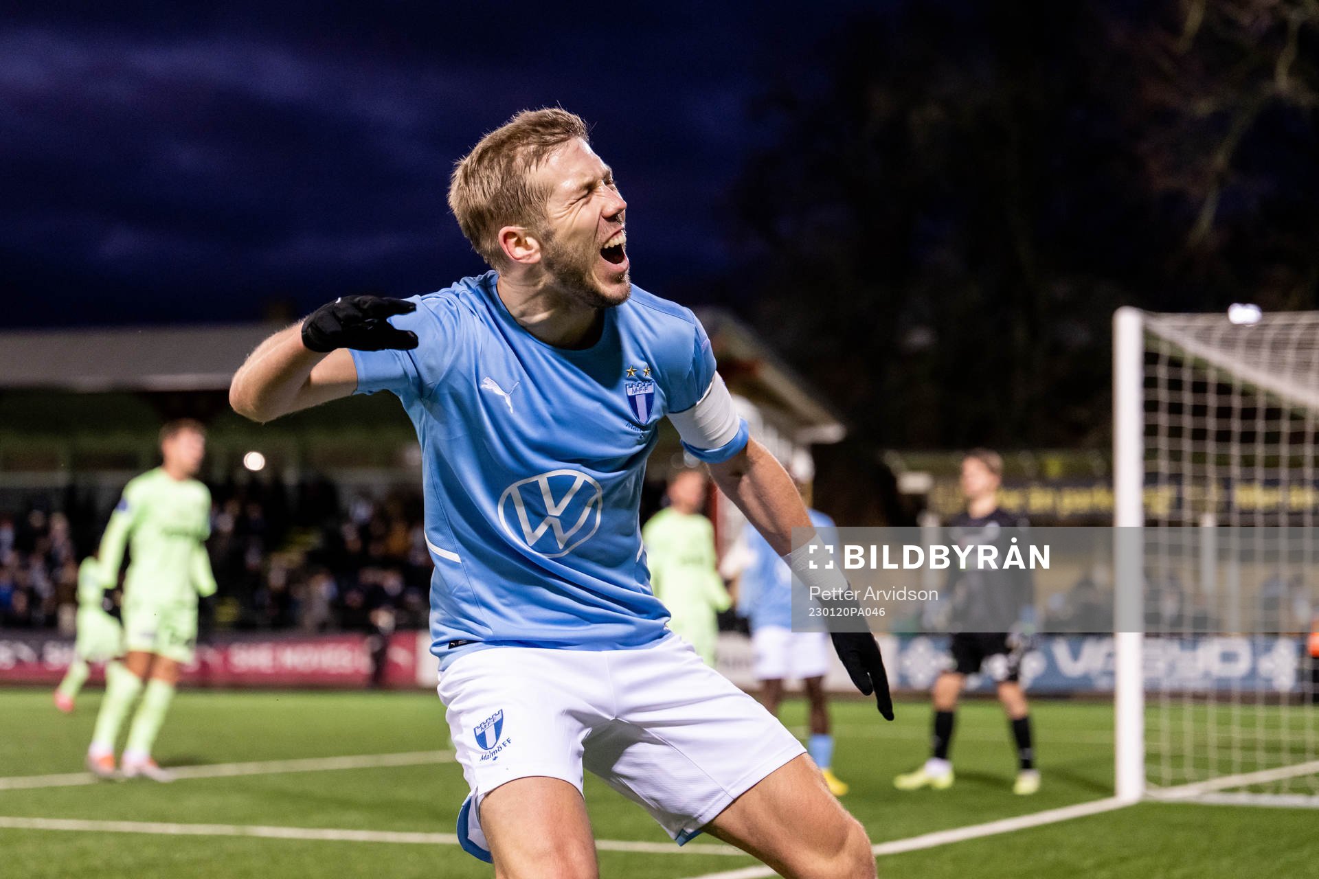 Malmö FFs Anton Tinnerholm reagerar