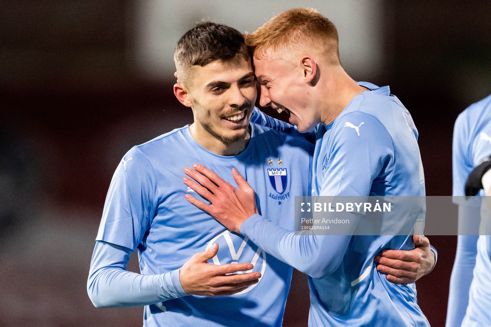 Malmö FFs Patriot Sejdiu jublar med Hugo Larsson