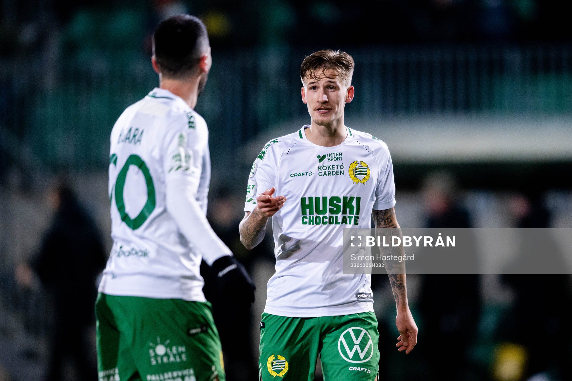 Hammarbys Nahir Besara och Fredrik Hammar jublar