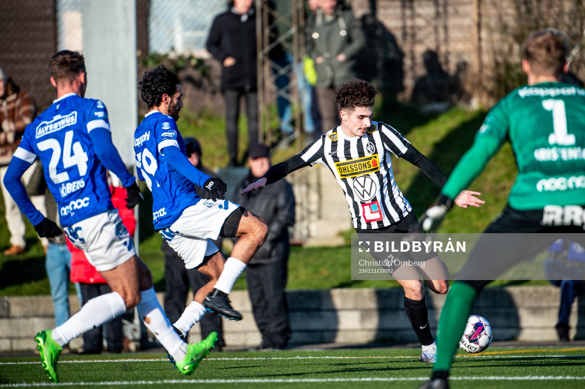Landskronas Adrian Neziri mot Trelleborgs Felix Hörberg,