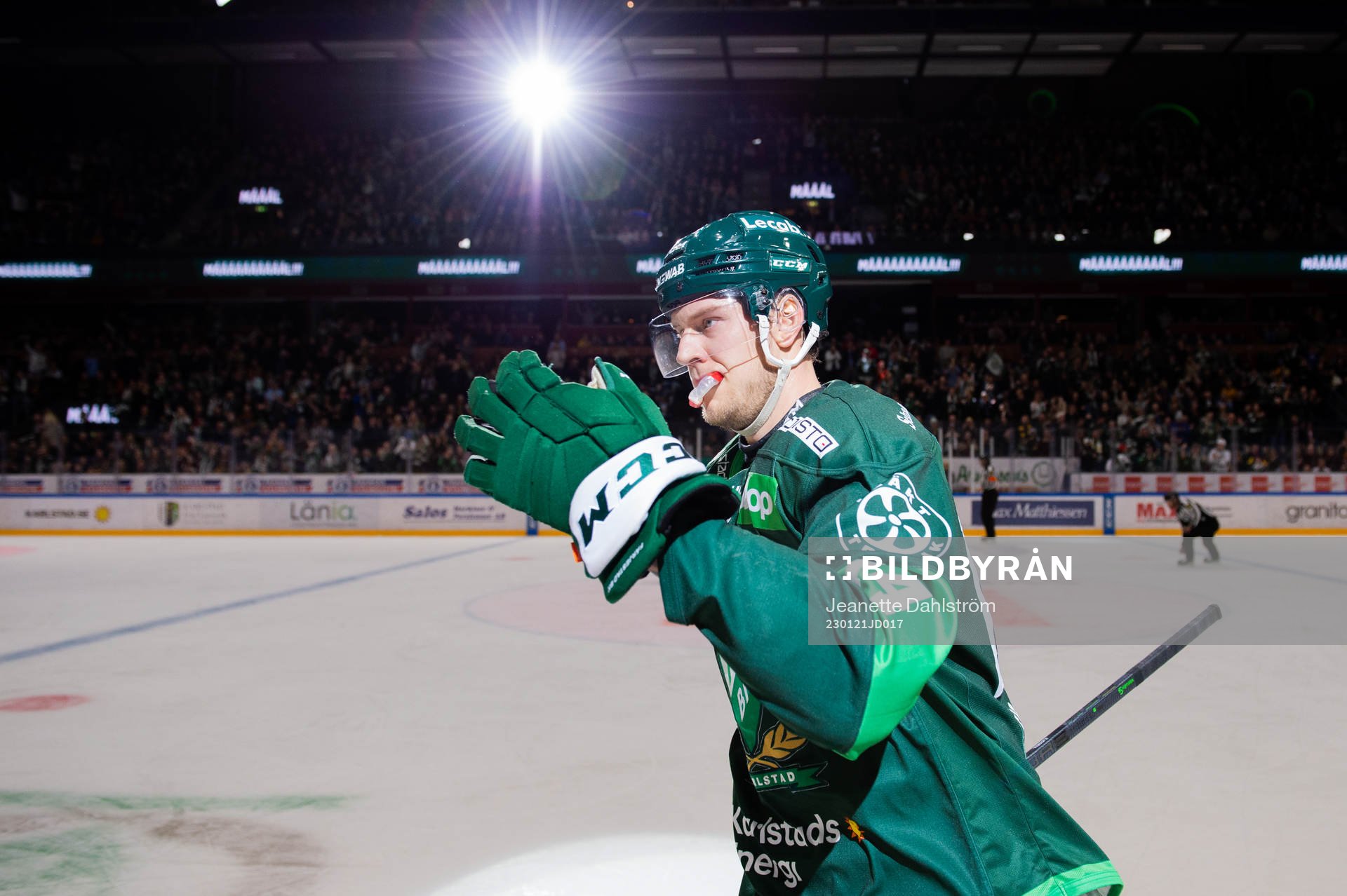 Färjestads Victor Ejdsell jublar