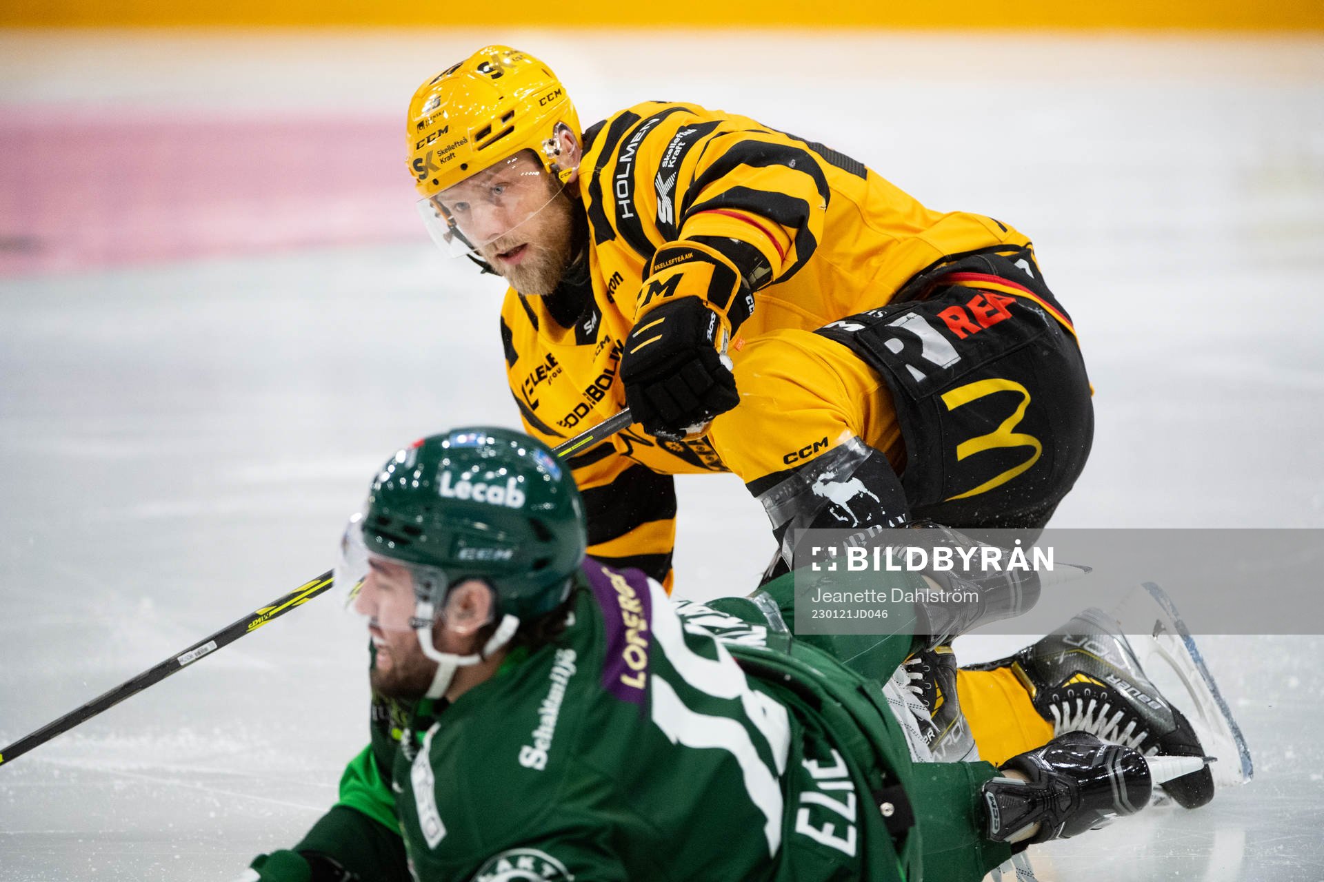 Färjestads Remi Elie och Skellefteås Oscar Möller