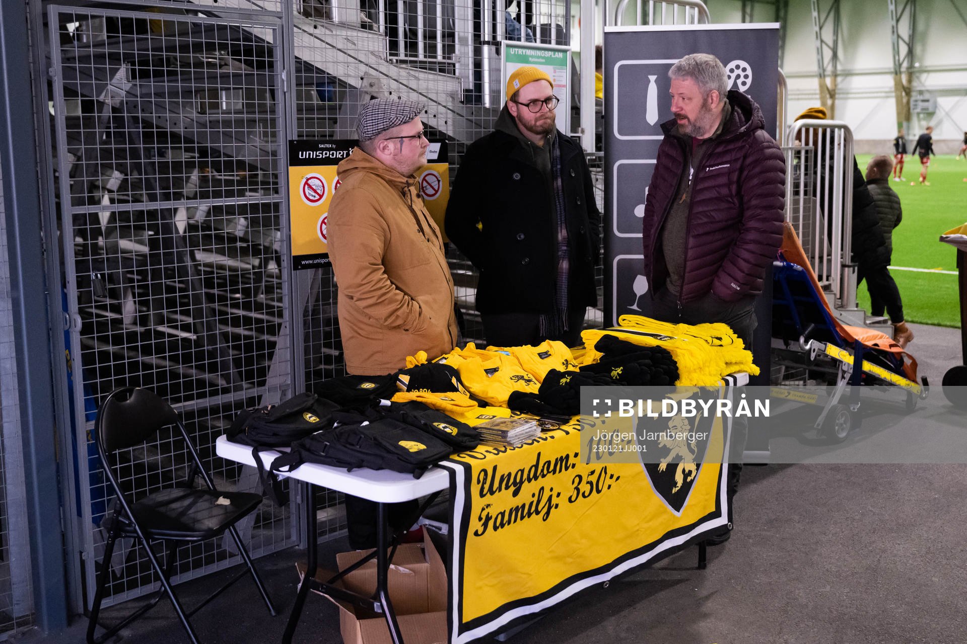 Elfsborgs supportrar säljer supportersaker