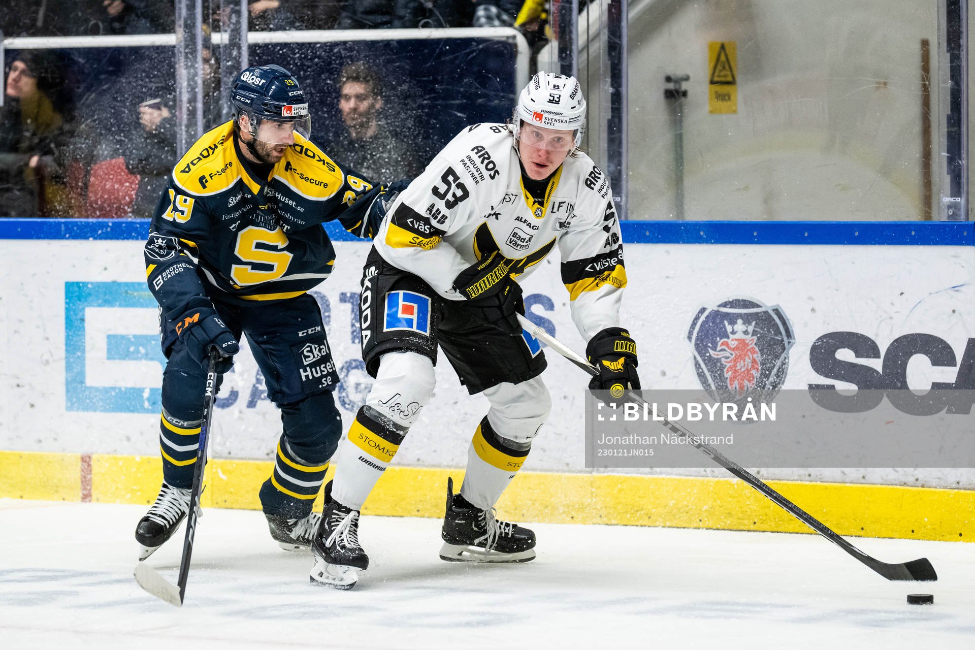 Södertäljes Amil Krupic och Västerås Anthon Eriksson