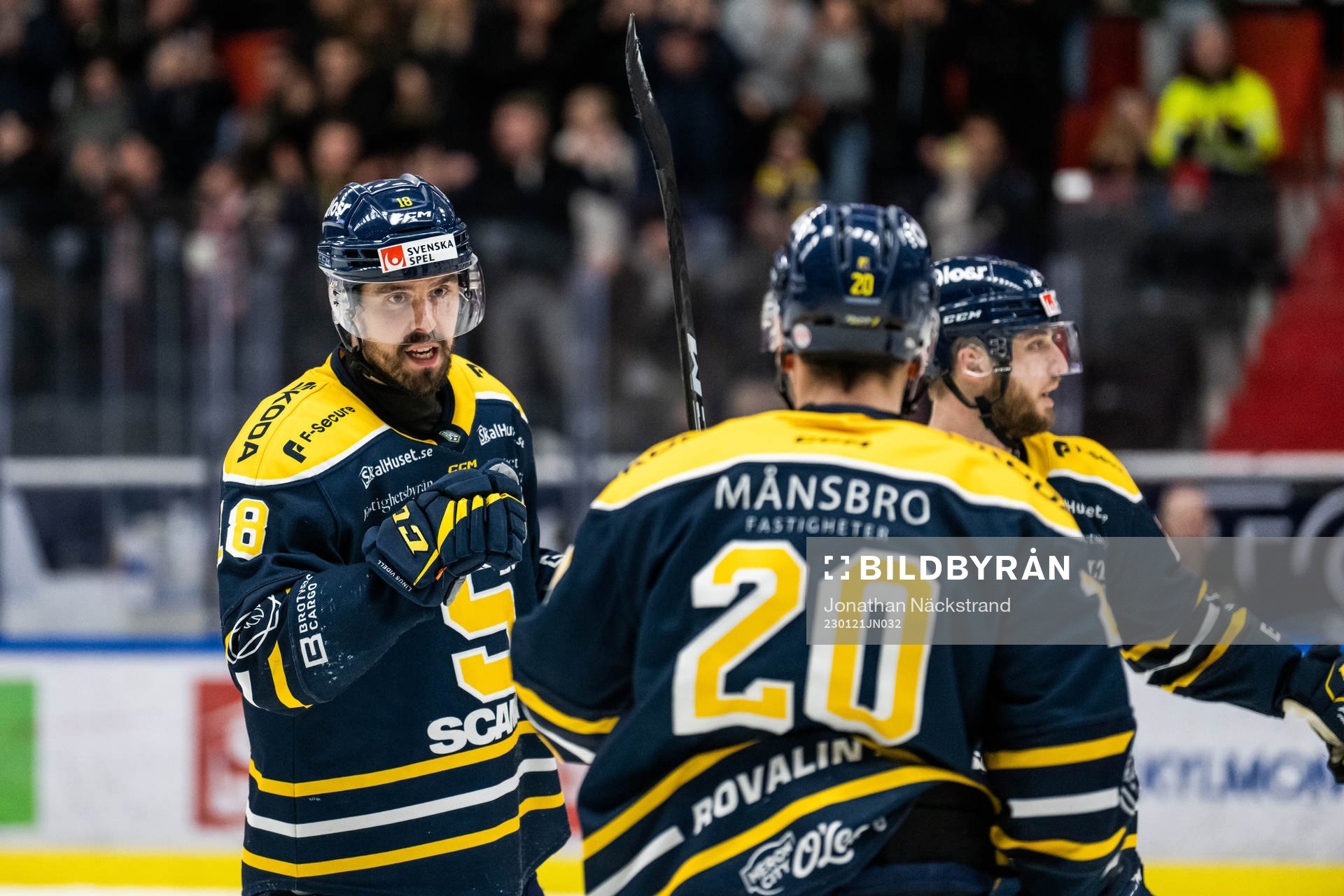 Södertäljes Linus Videll jublar