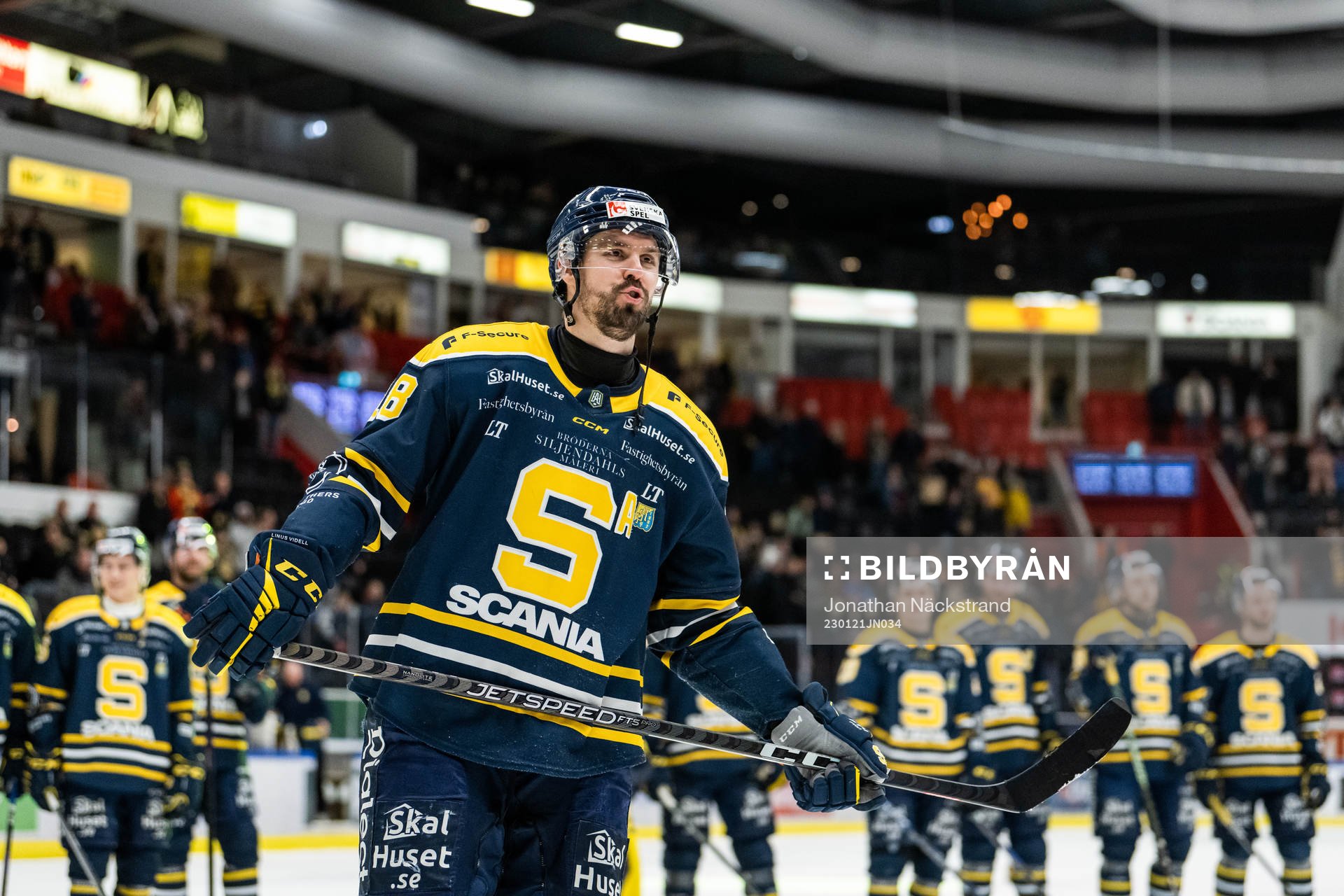 Södertäljes Linus Videll jublar