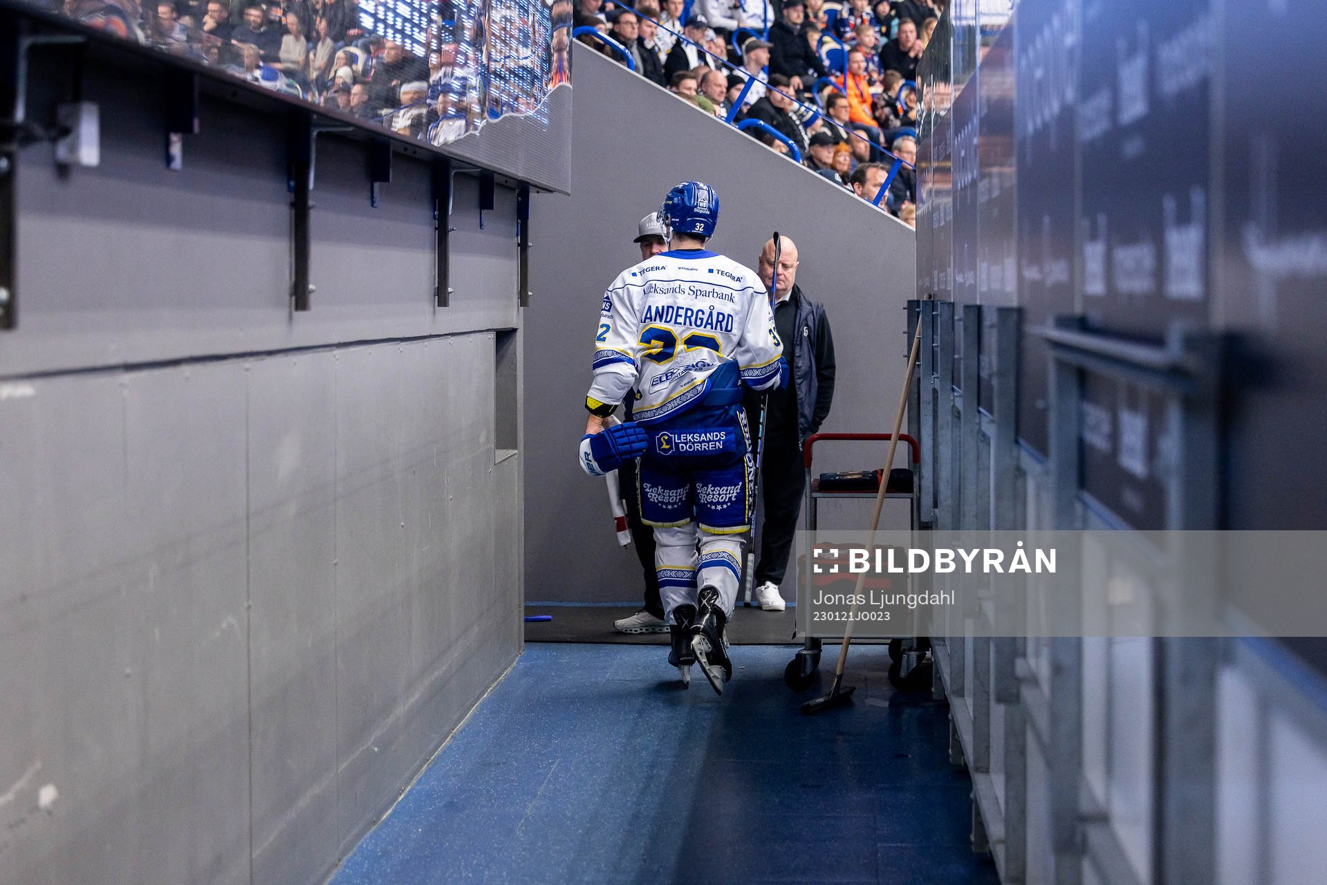 Leksands Jesper Kandergård kliver av isen