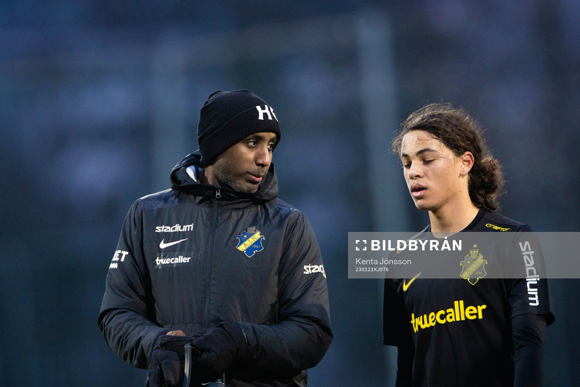 s assisterande tränare Henok Goitom och Ayo Rupia-Ellis
