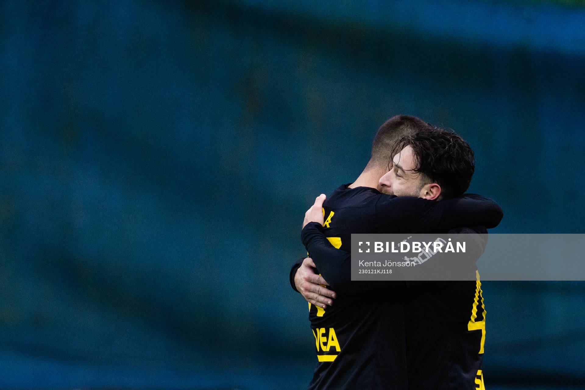 s Elias Durmaz jublar med Ahmad Faqa
