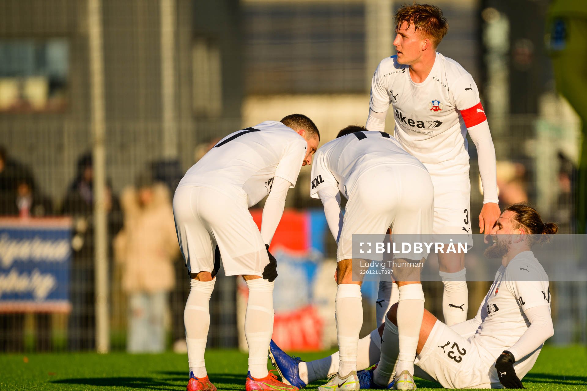 Helsingborgs Ali Suljic har ont under träningsmatchen i fotboll mellan Ängelholm och Helsingborg den 21 januari 2023 i Ängelholm. 