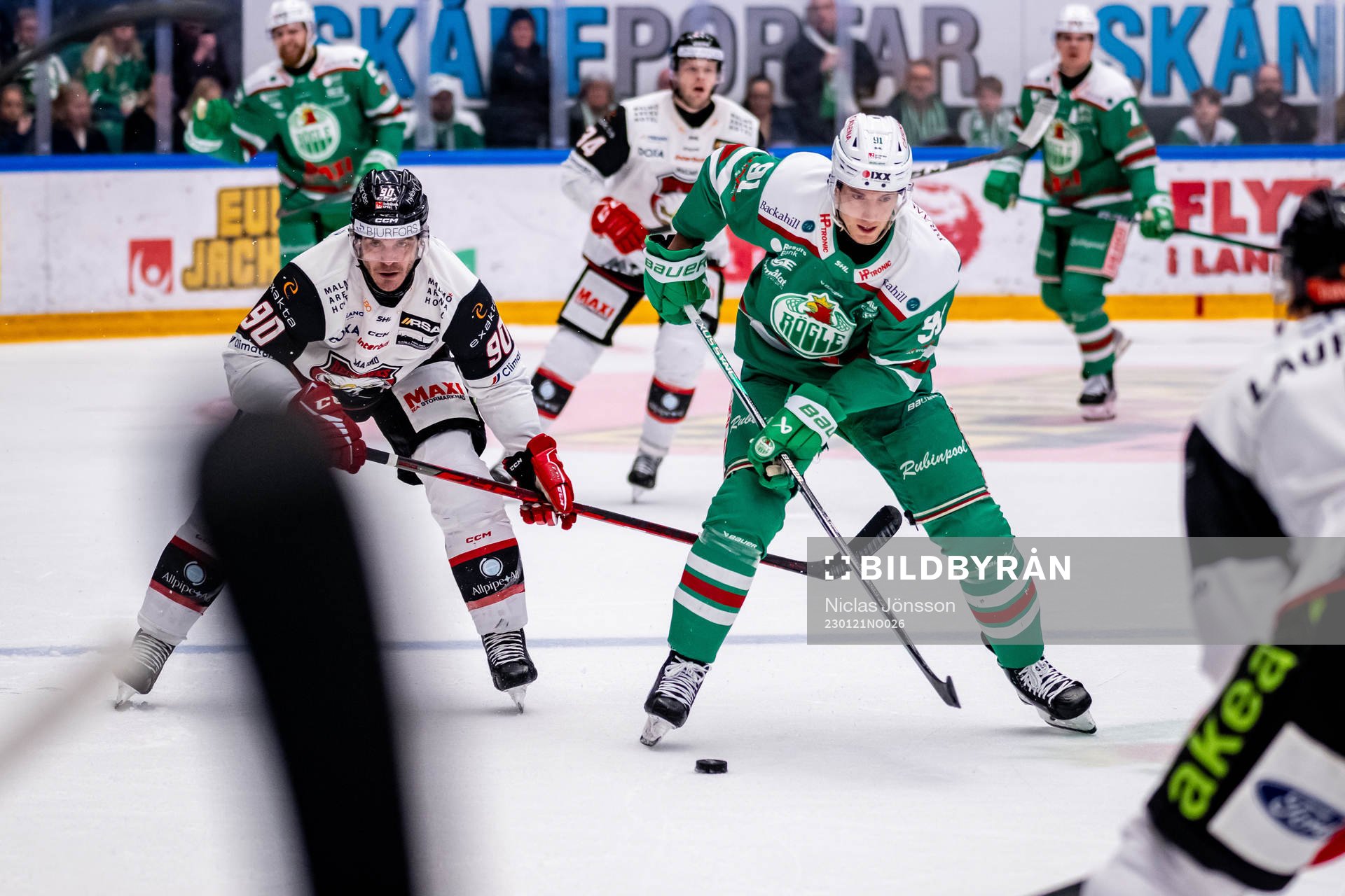 Malmö Redhawks Lance Bouma  och Rögles Adam Tambellini