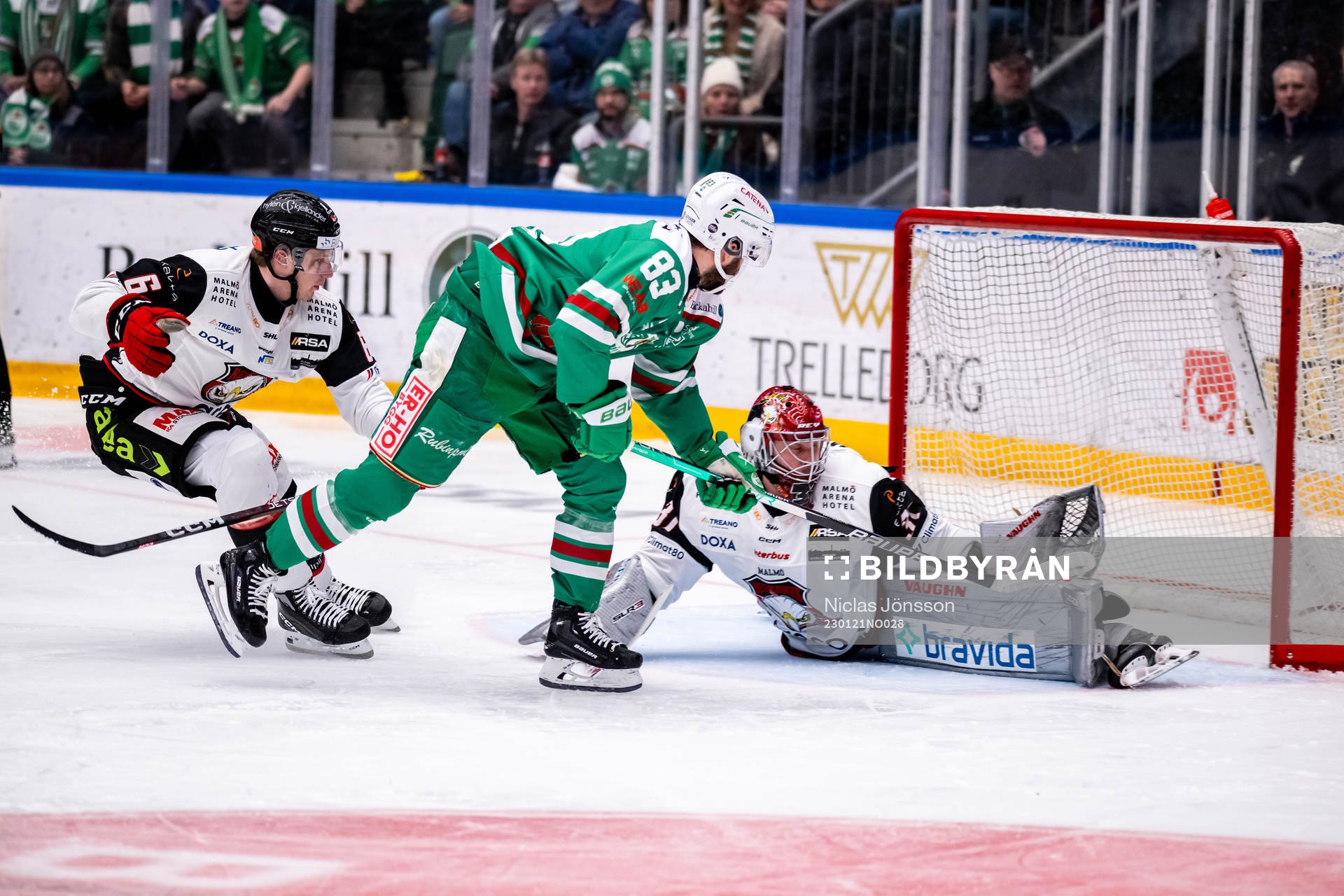 Rögles Riley Sheen och Malmö Redhawks Theodor Johnsson