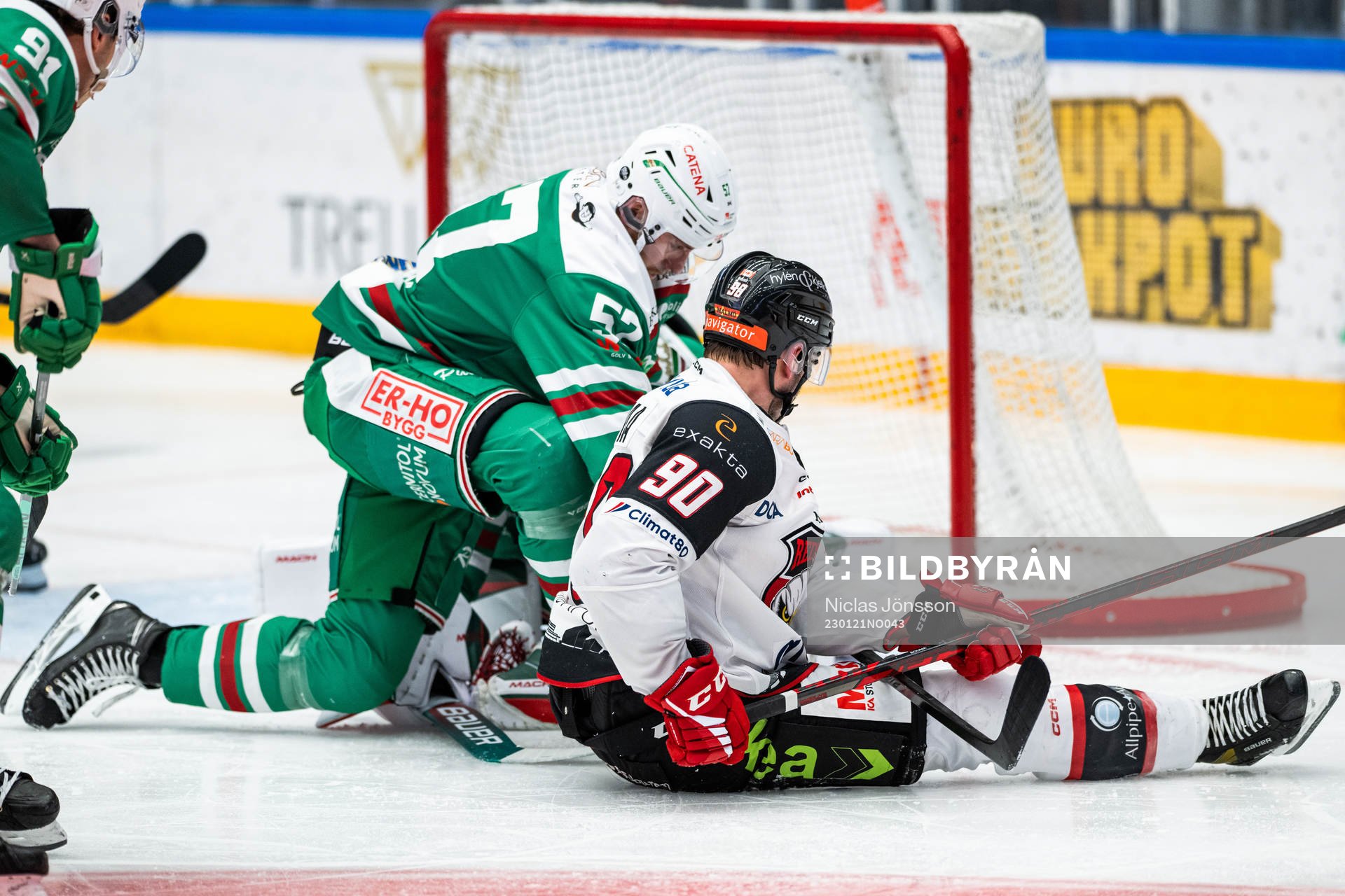Rögles Vojtech Mozik och Malmö Redhawks Lance Bouma