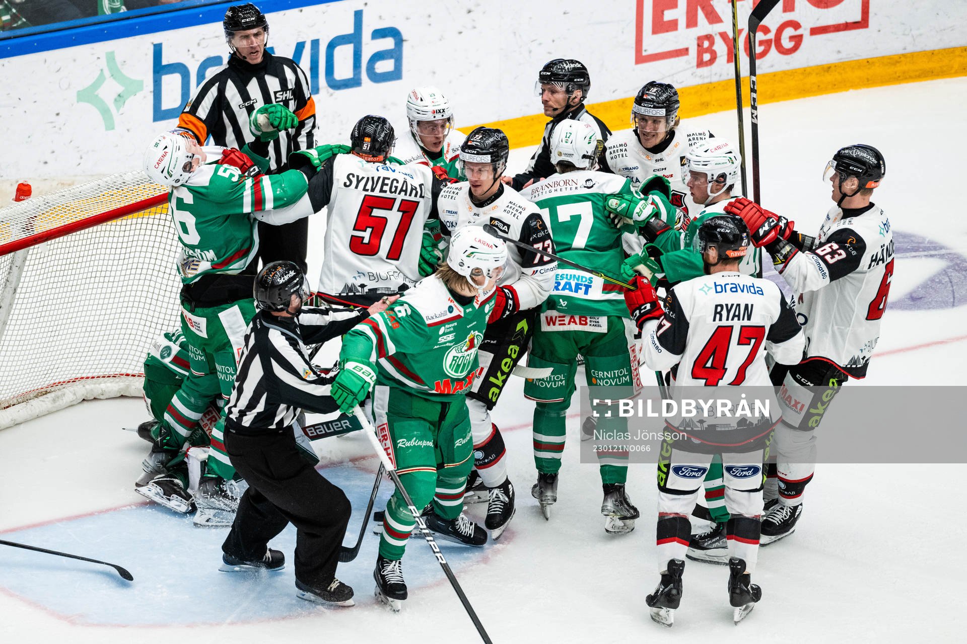 Bråk mellan Rögles Adam Engström och Malmö Redhawks